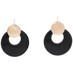 1980s Custom Onyx Loop and Hand-Hammered Gold Dangle Earrings with Shepard Hook