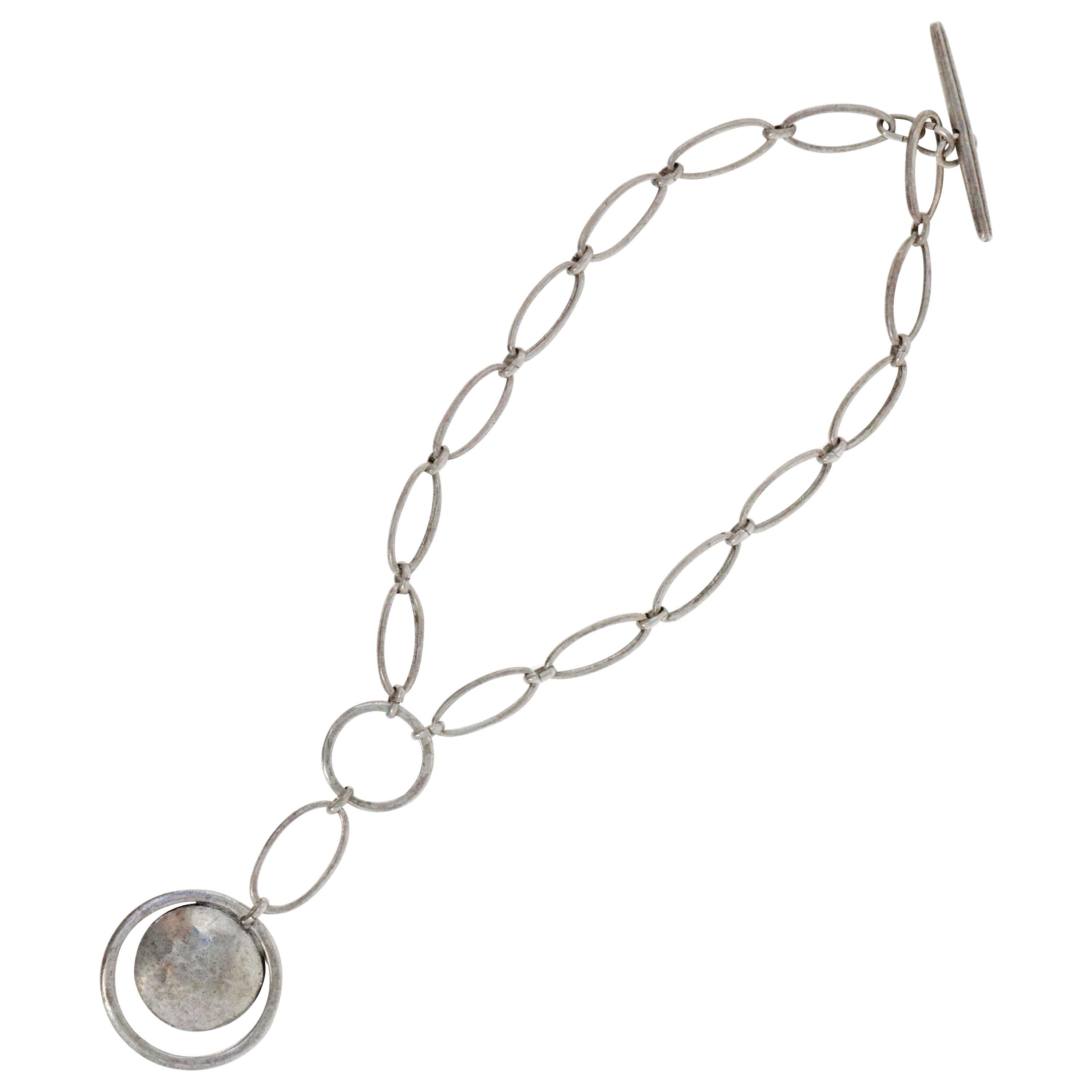 1980er Jahre Cyclope Paris Kette Toggle Halskette mit gehämmertem Anhänger, signiert
