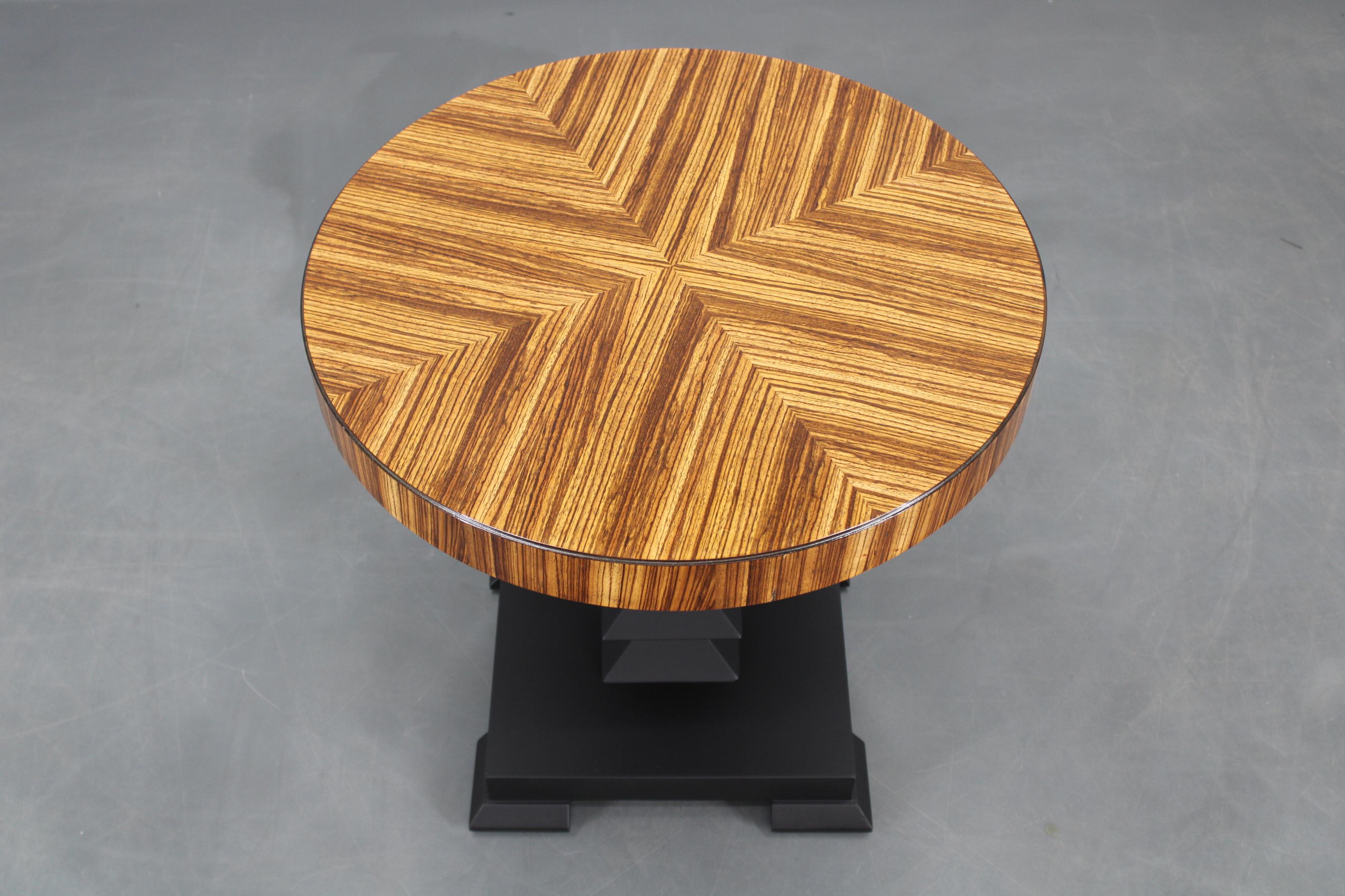 Mid-Century Modern 1980s Czechoslovakian Cubist Style Side Table, Veneer and Solid Wood For Sale