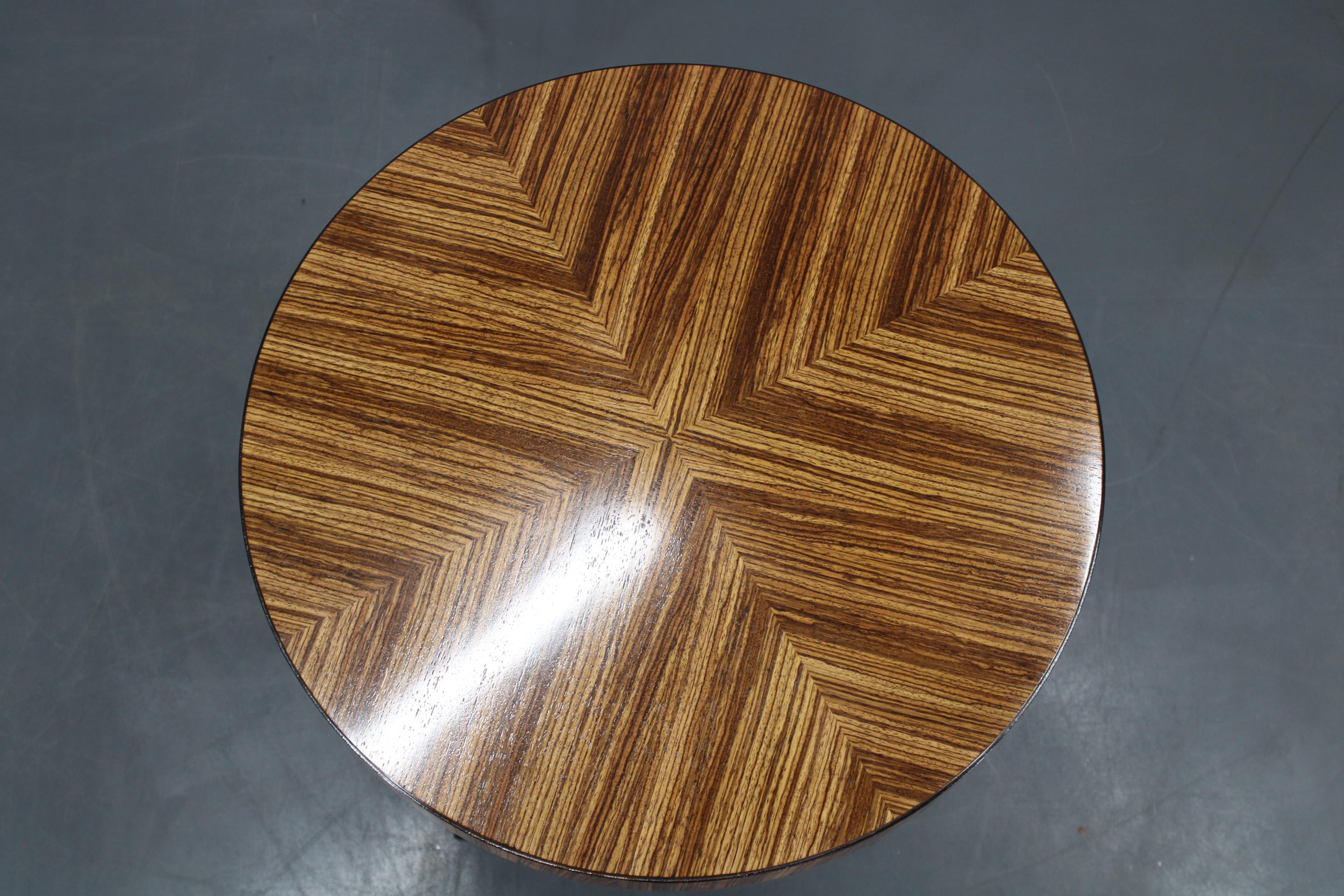 1980s Czechoslovakian Cubist Style Side Table, Veneer and Solid Wood For Sale 1