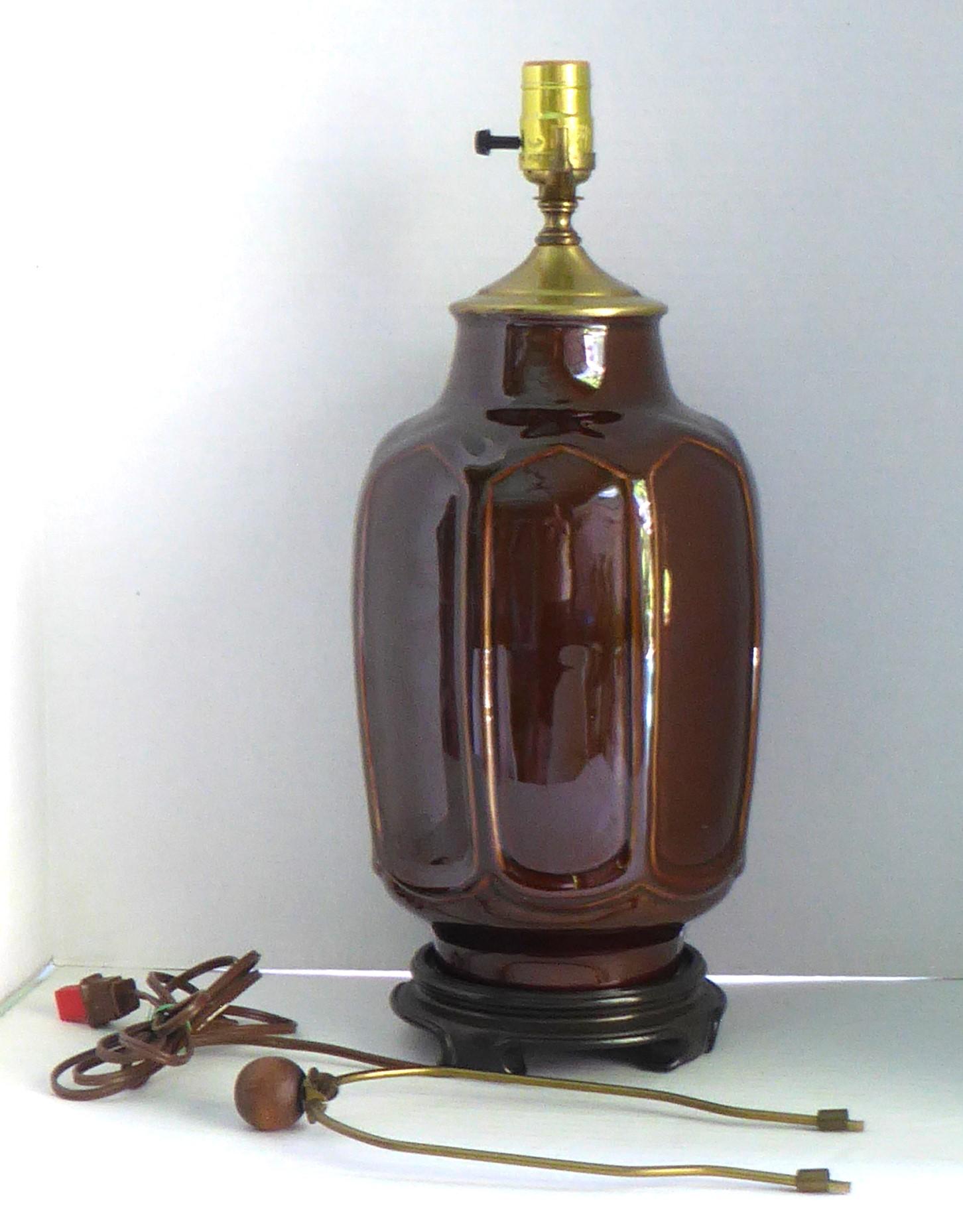 Céramique 1980 D et D Bldg. Lampe de table en porcelaine asiatique déco moderne de New York en vente
