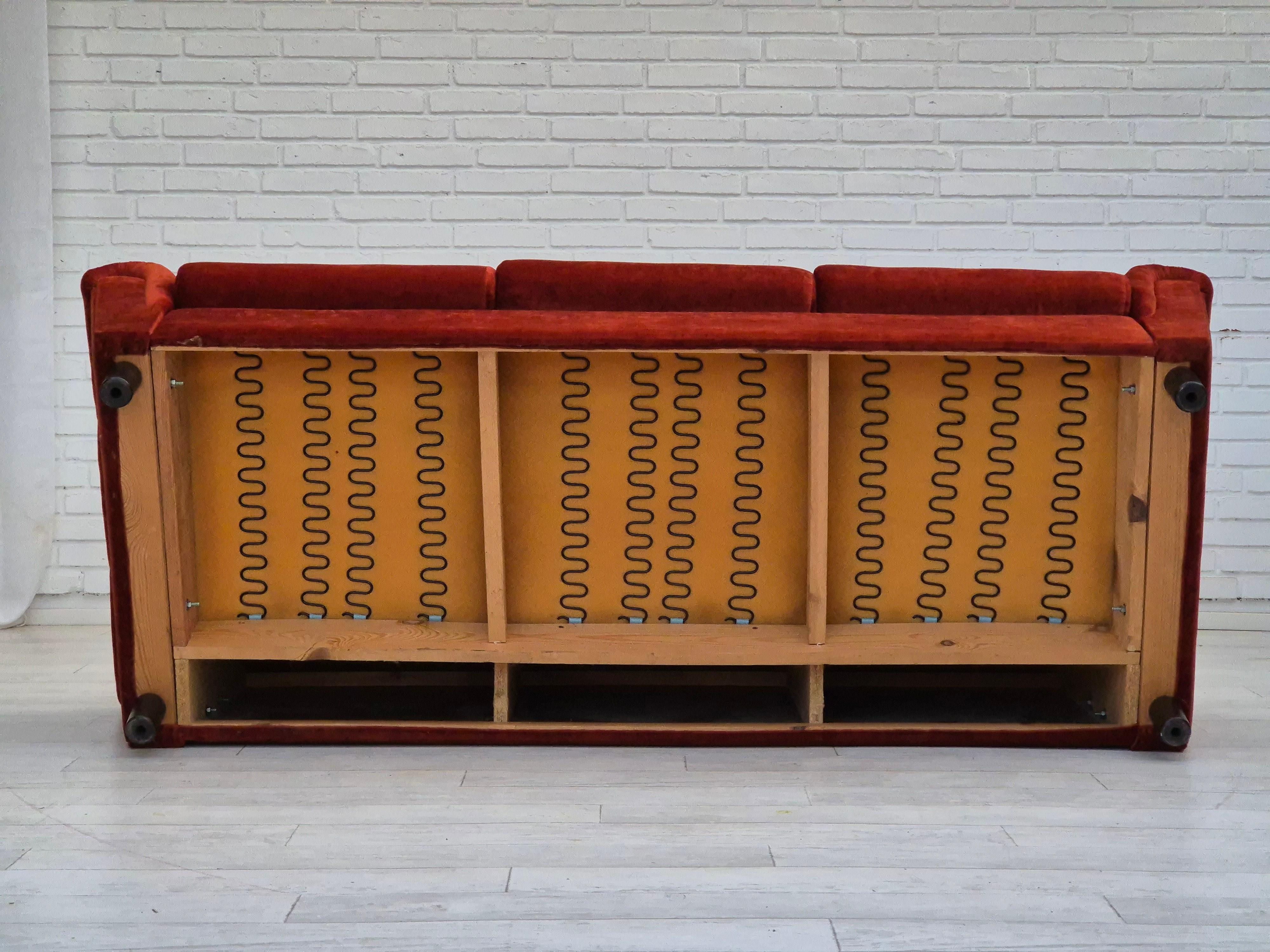 1980s, Danish 3 seater sofa, original very good condition, velour. For Sale 3