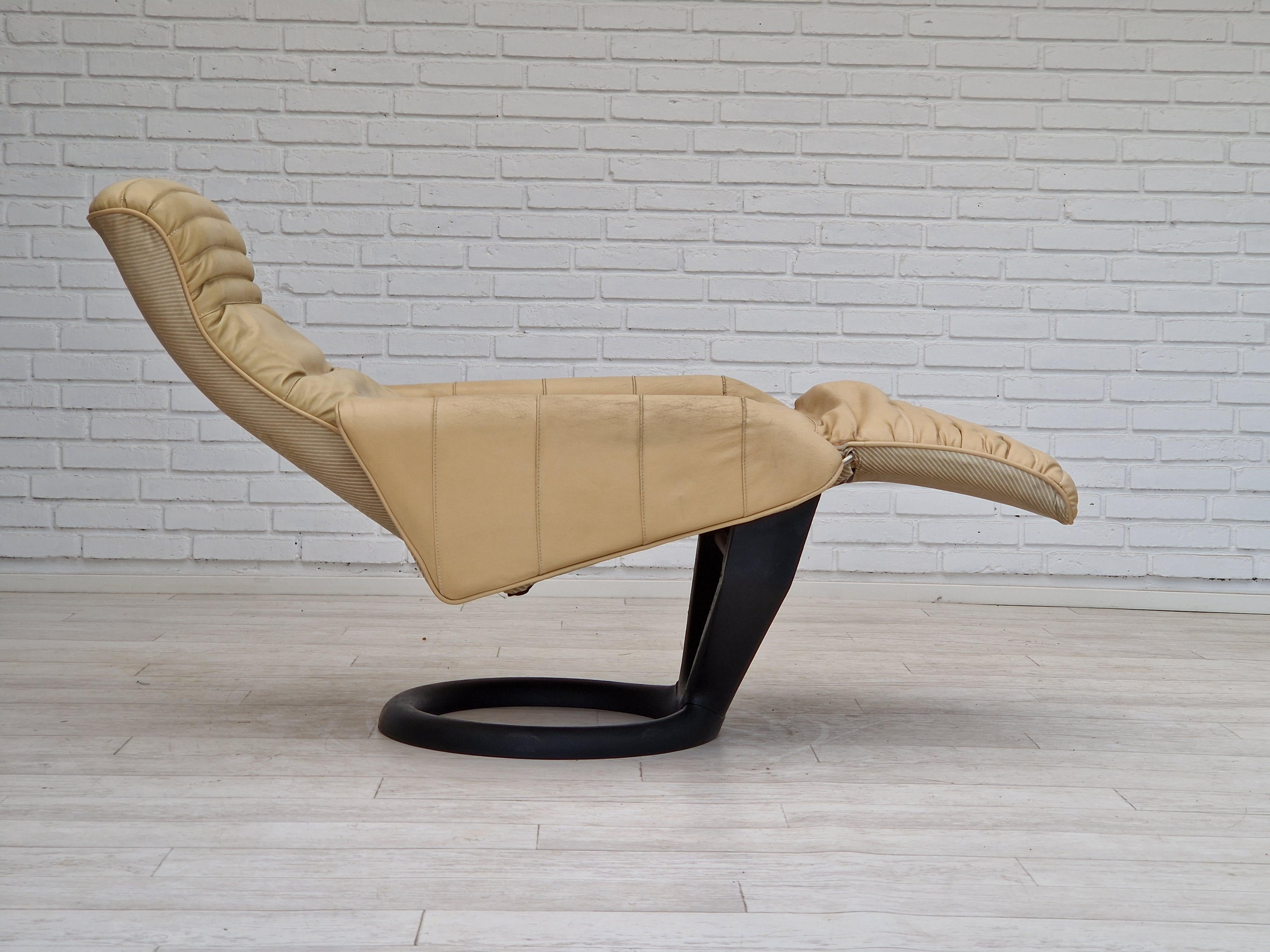 Années 1980, design danois de Steens Ostergård pour Bramin Møbler. Fauteuil relax 