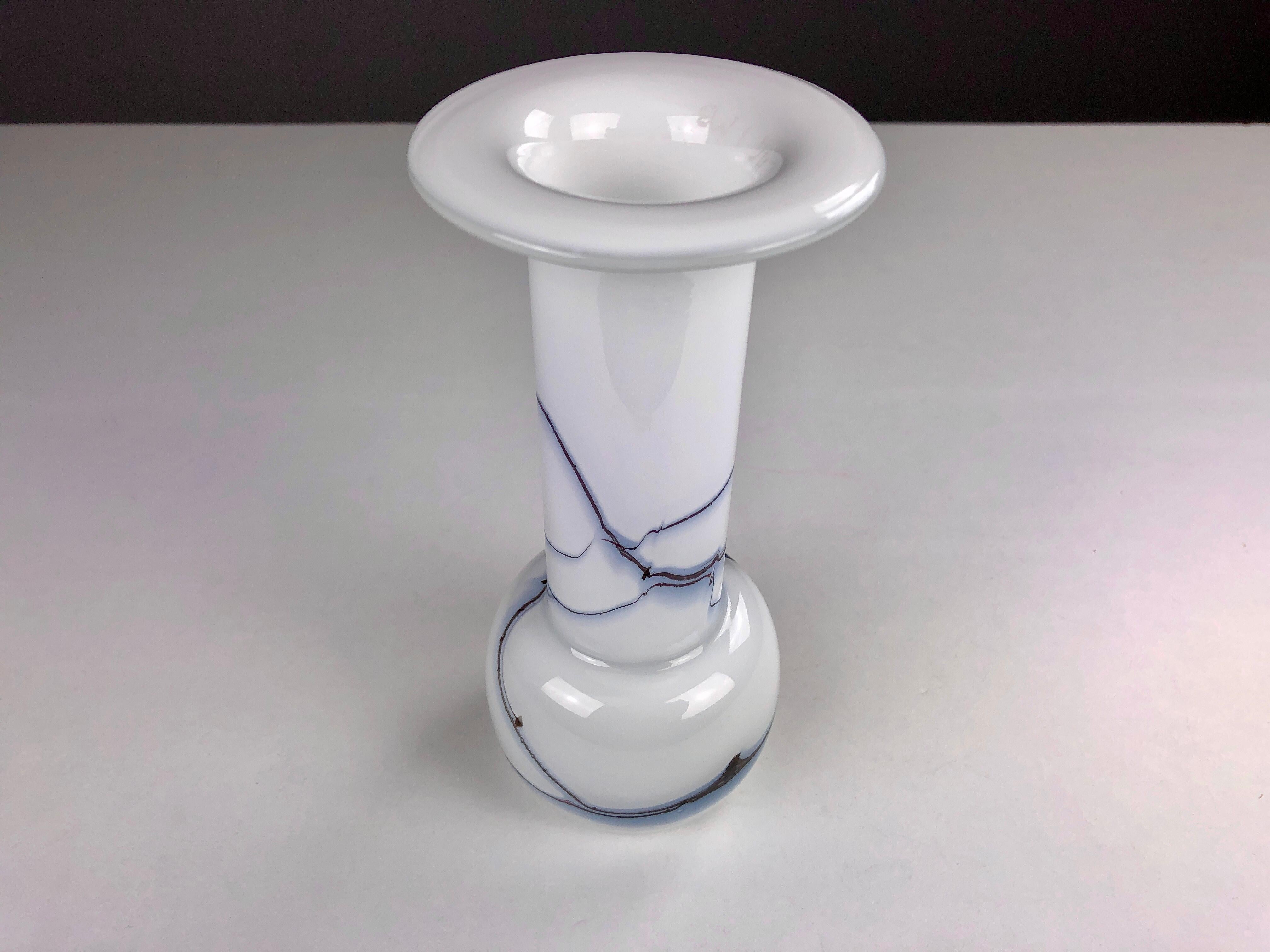 Moderne Vase/bougeoir danois en verre des années 1980 par Michael Bang pour Holmegaard en vente
