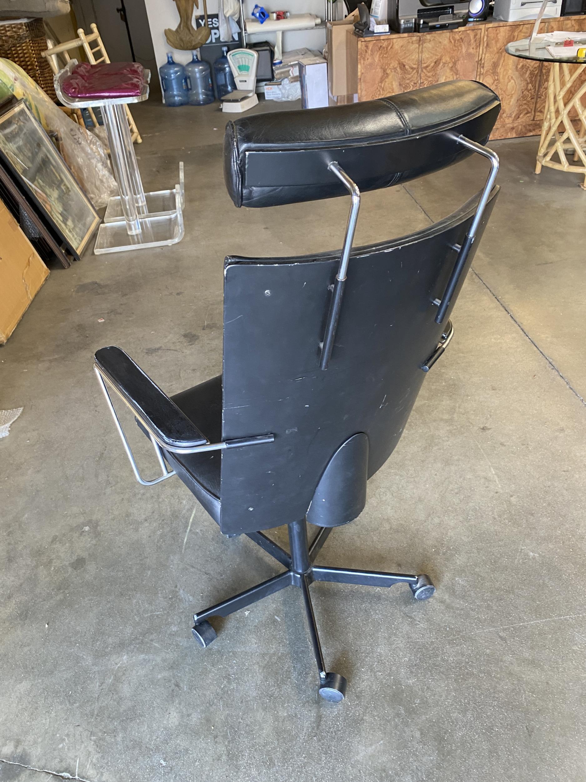 Late 20th Century 1980's Danish Modern Black and Chrome Executive Desk Chair by Kevi For Sale
