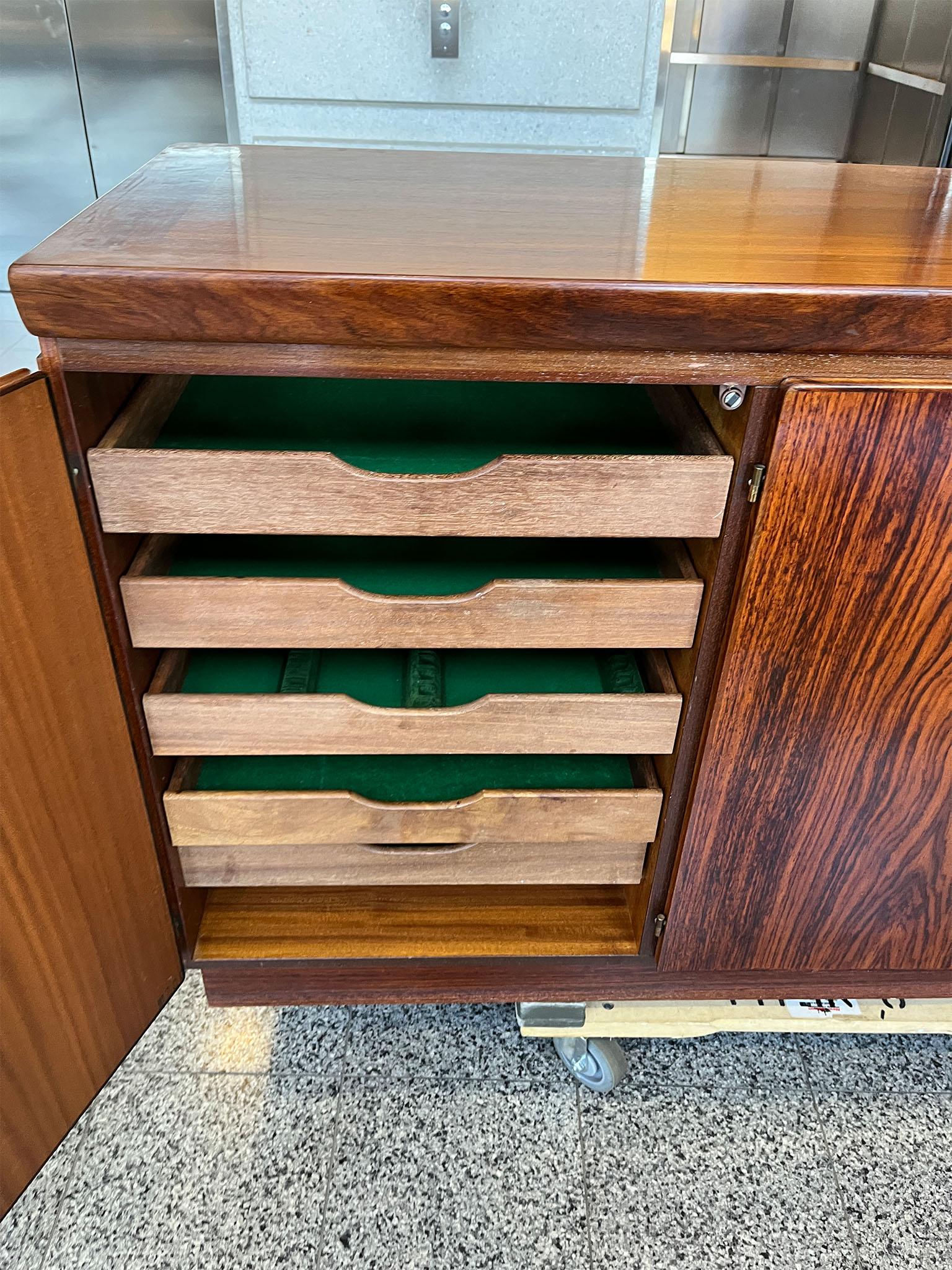 Scandinavo moderno Credenza moderna danese degli anni '80 in palissandro di Drylund in vendita