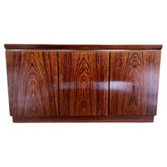 Crédence danoise moderne en bois de rose des années 1980 par Drylund