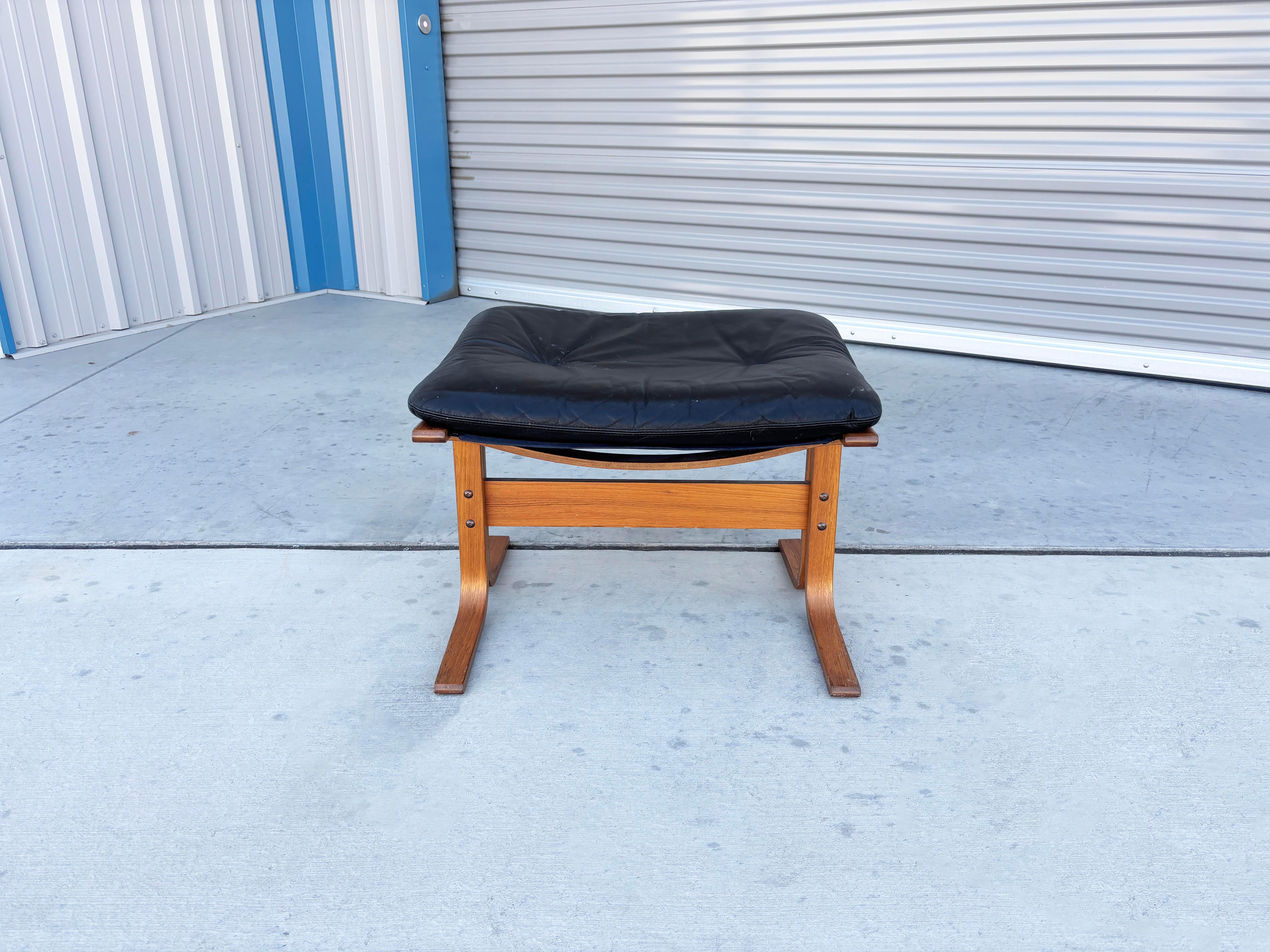 Ensemble chaise longue et pouf 
