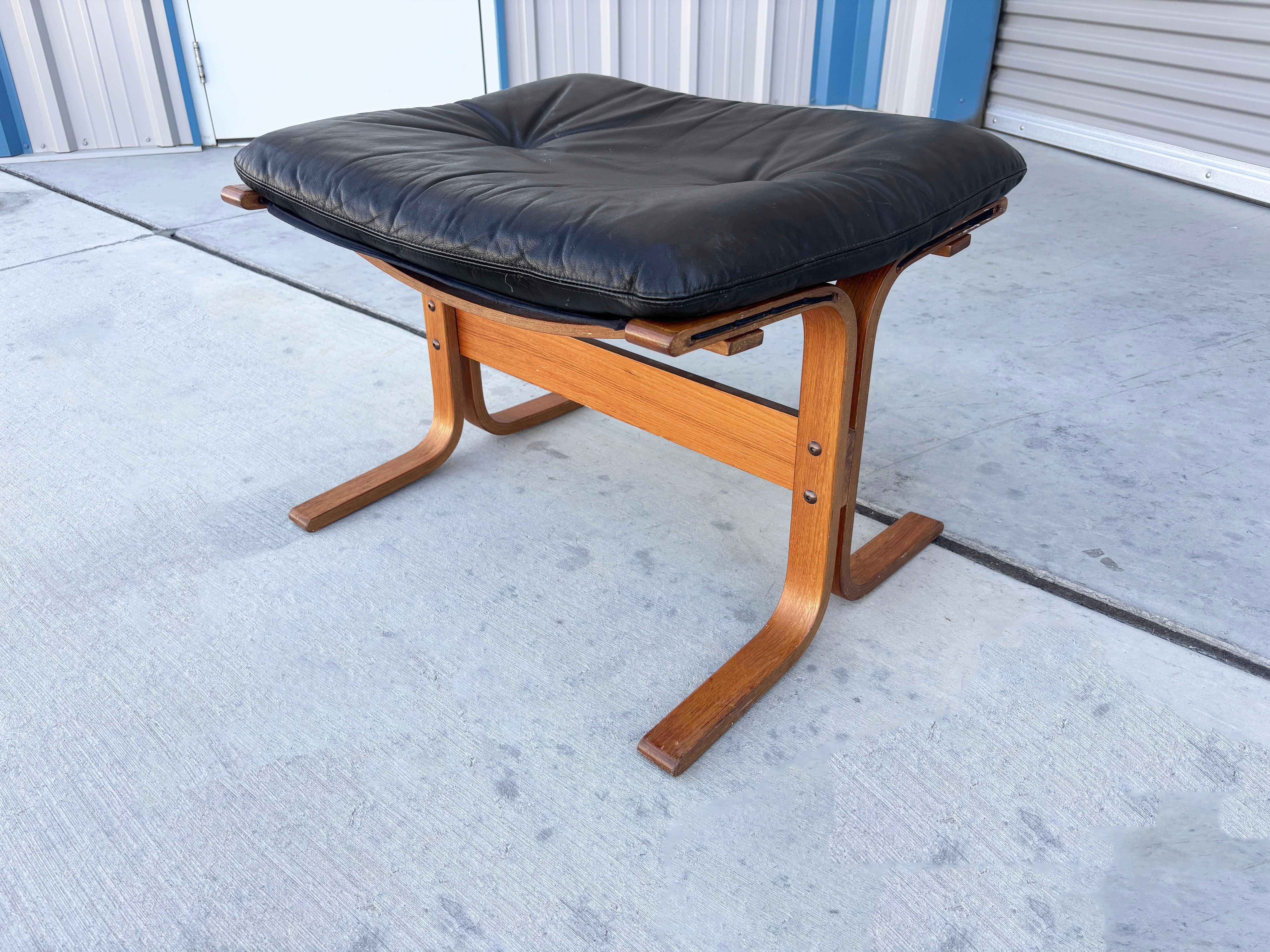 Ensemble chaise longue et pouf 