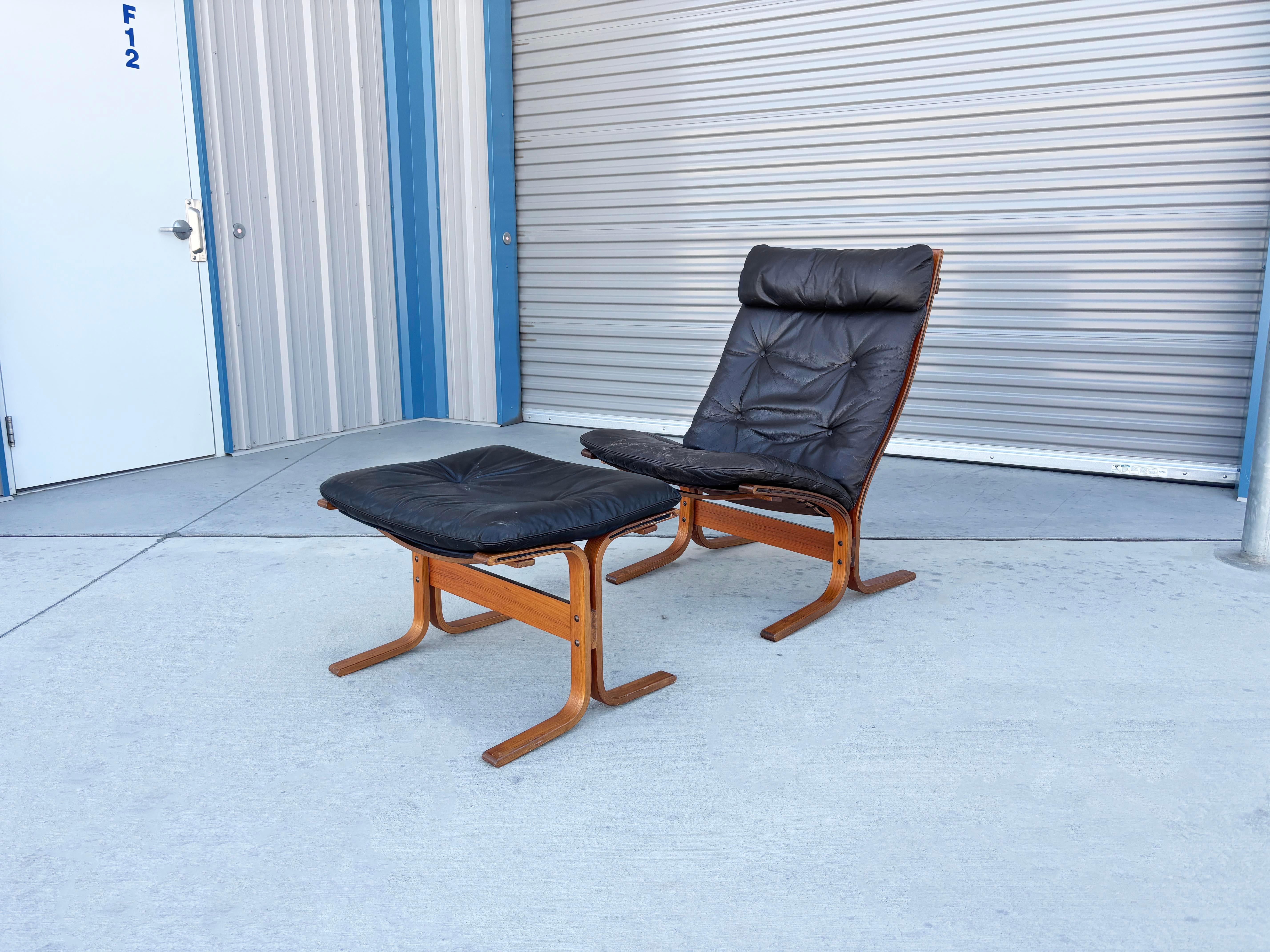 ✨ Danish Modern Elegance par Ingmar Relling ✨

Cette chaise longue et cet ottoman 