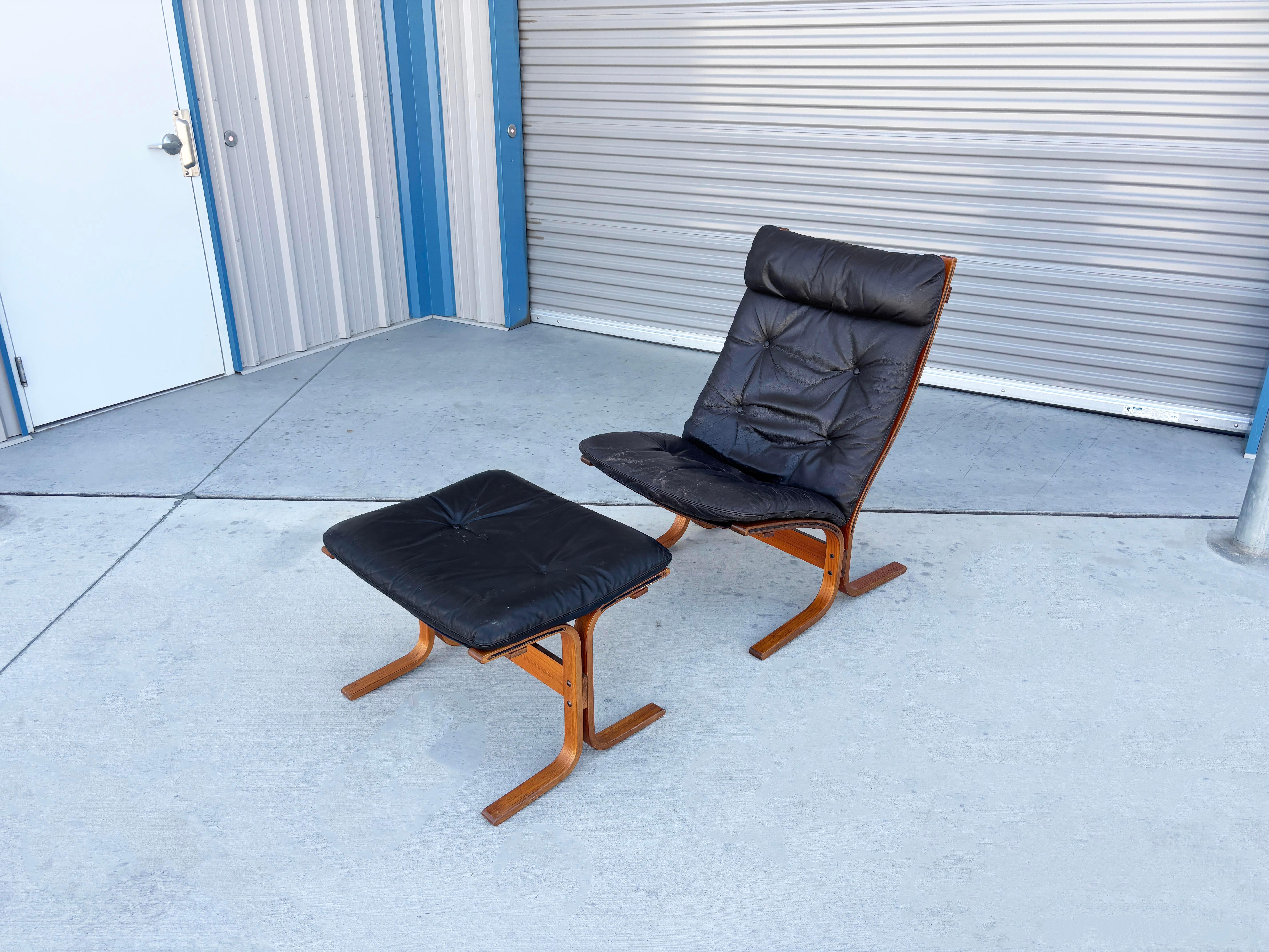 Mid-Century Modern Ensemble chaise longue et pouf 