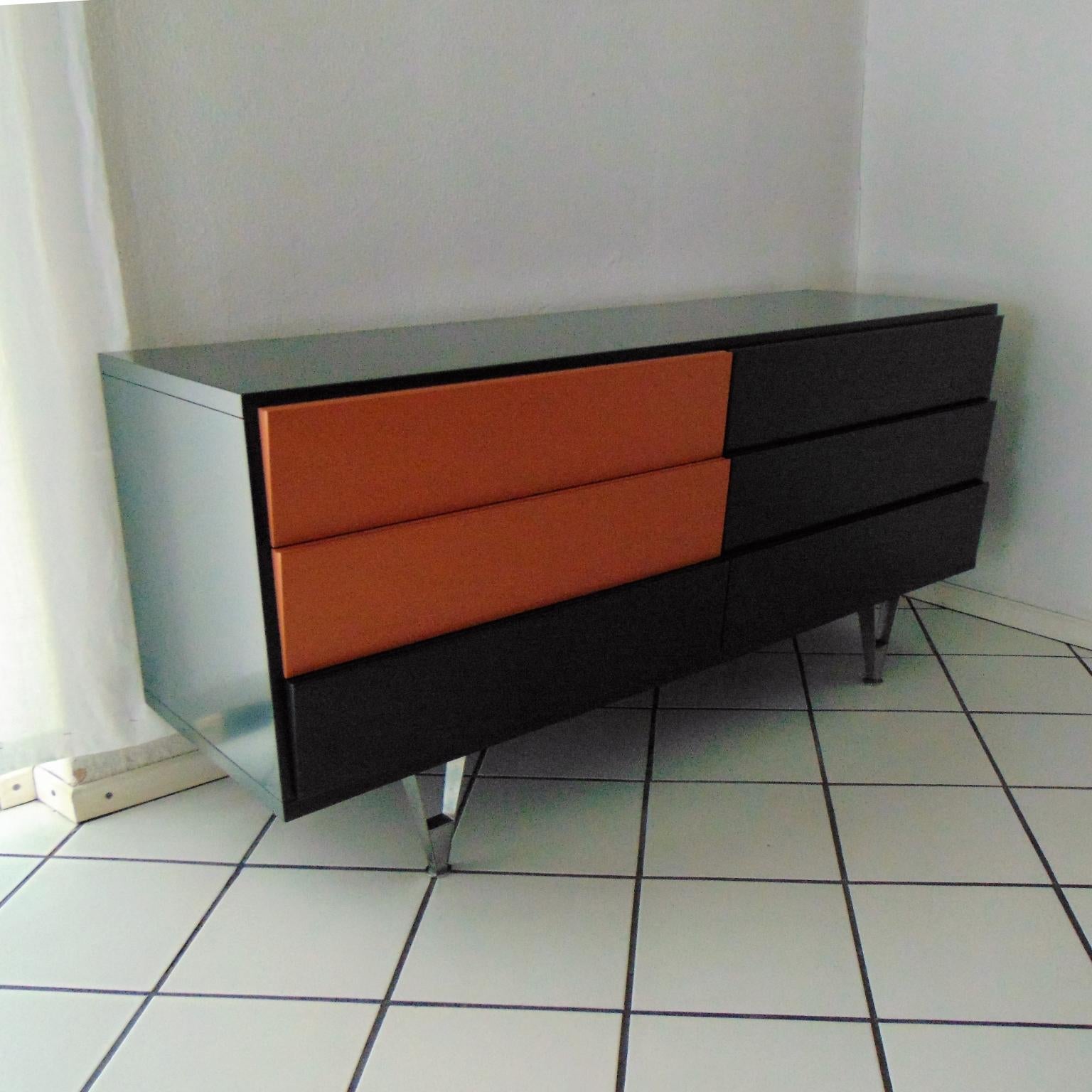 1980er Italienische Kommode aus dunkelgrünem Satinlack von Sormani im Zustand „Gut“ im Angebot in Arosio, IT