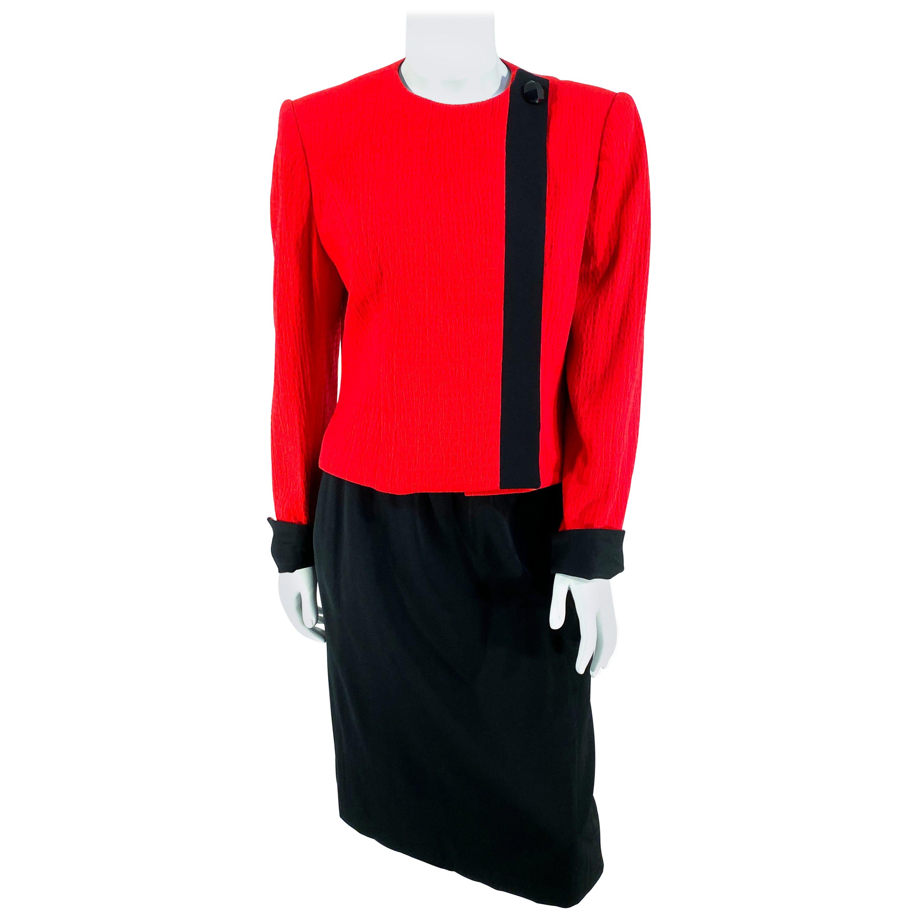 Tailleur asymétrique rouge et noir David Hayes des années 1980 en vente