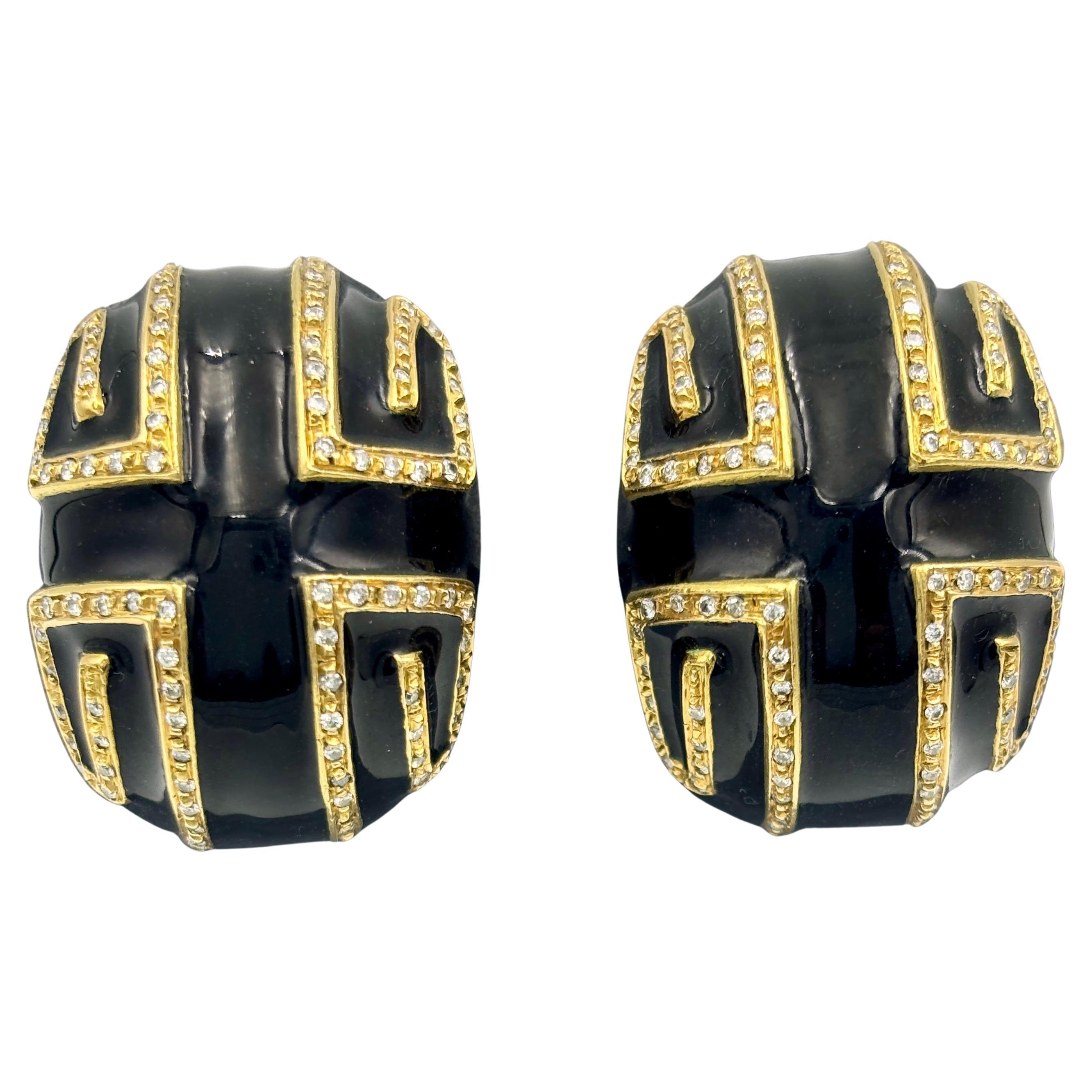 Boucles d
oreilles clips en or 18k, émail et diamants des années 1980 David Webb en vente