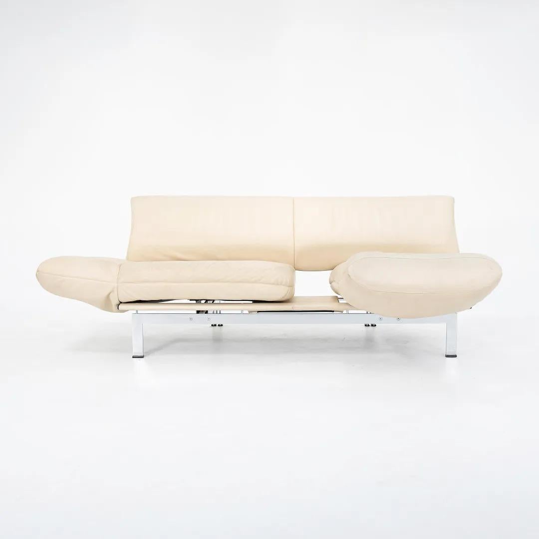 This is a DS140 adjustable sofa designed by Reto Frigg and produced by de Sede in Switzerland circa mid 1980s. The sofa has a unique rotating seat system, allowing it to become a double chaise lounge. It also has an adjustable armrest, which can
