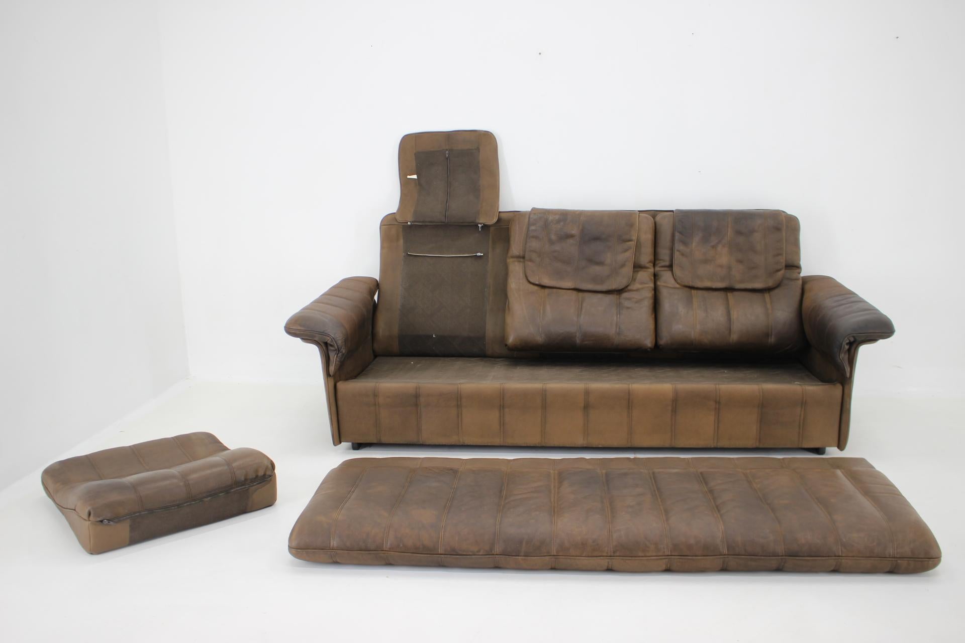 1980s De Sede Exclusive Brown Leather Sofa, Switzerland For Sale 5