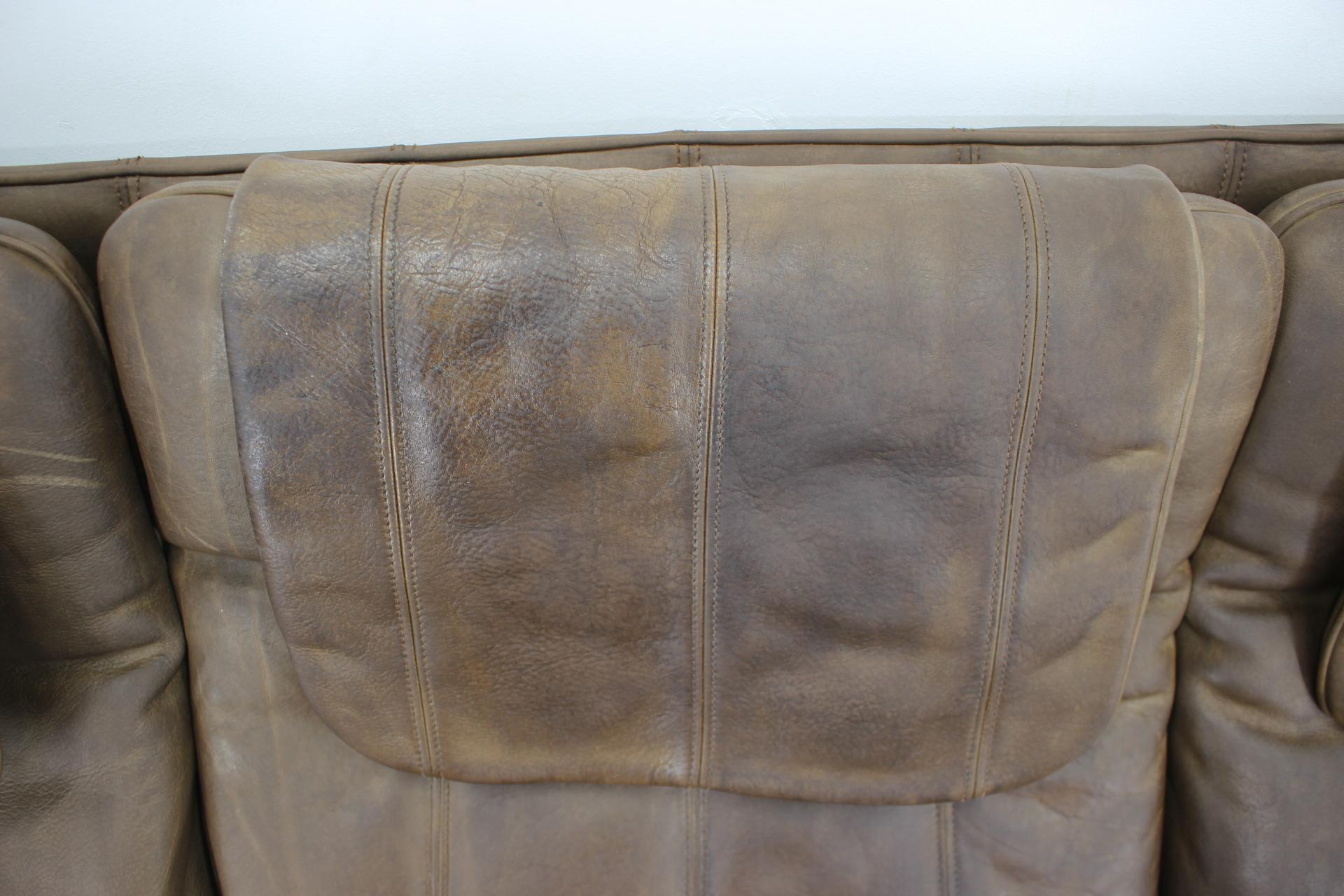 1980s De Sede Exclusive Brown Leather Sofa, Switzerland For Sale 13