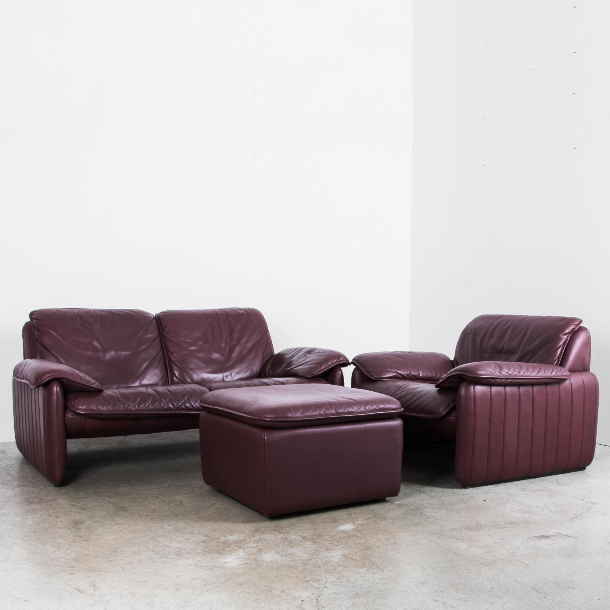maroon sofa set