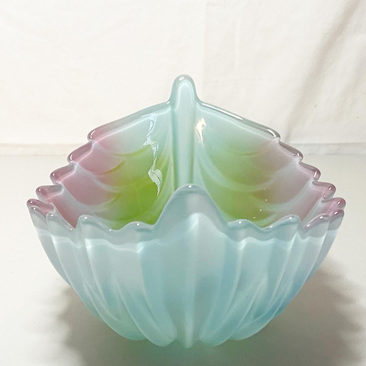 1980s Decorative Glass Leaf Serving Bowl In Good Condition In Delray Beach, FL