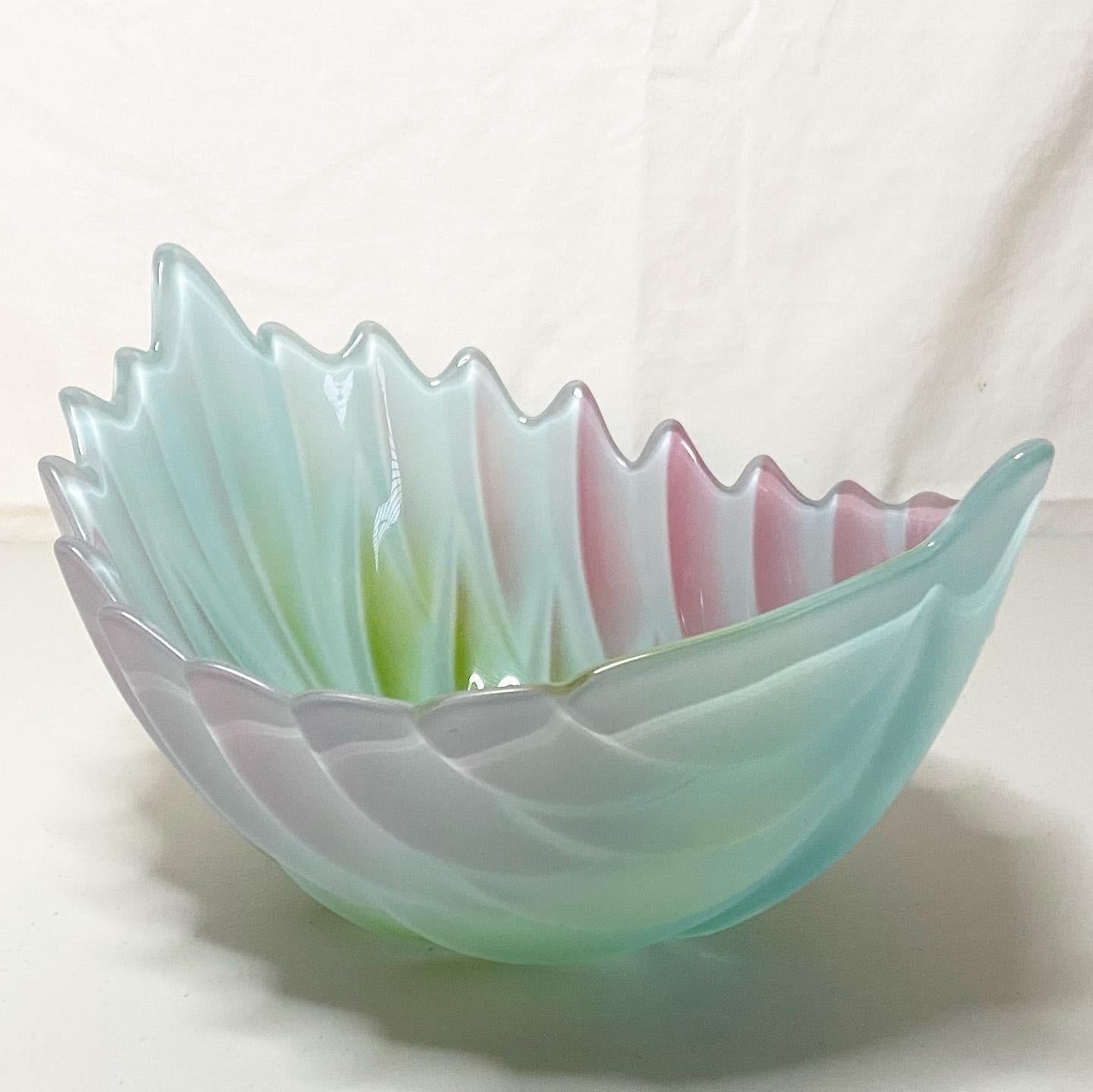1980s Decorative Glass Leaf Serving Bowl 2