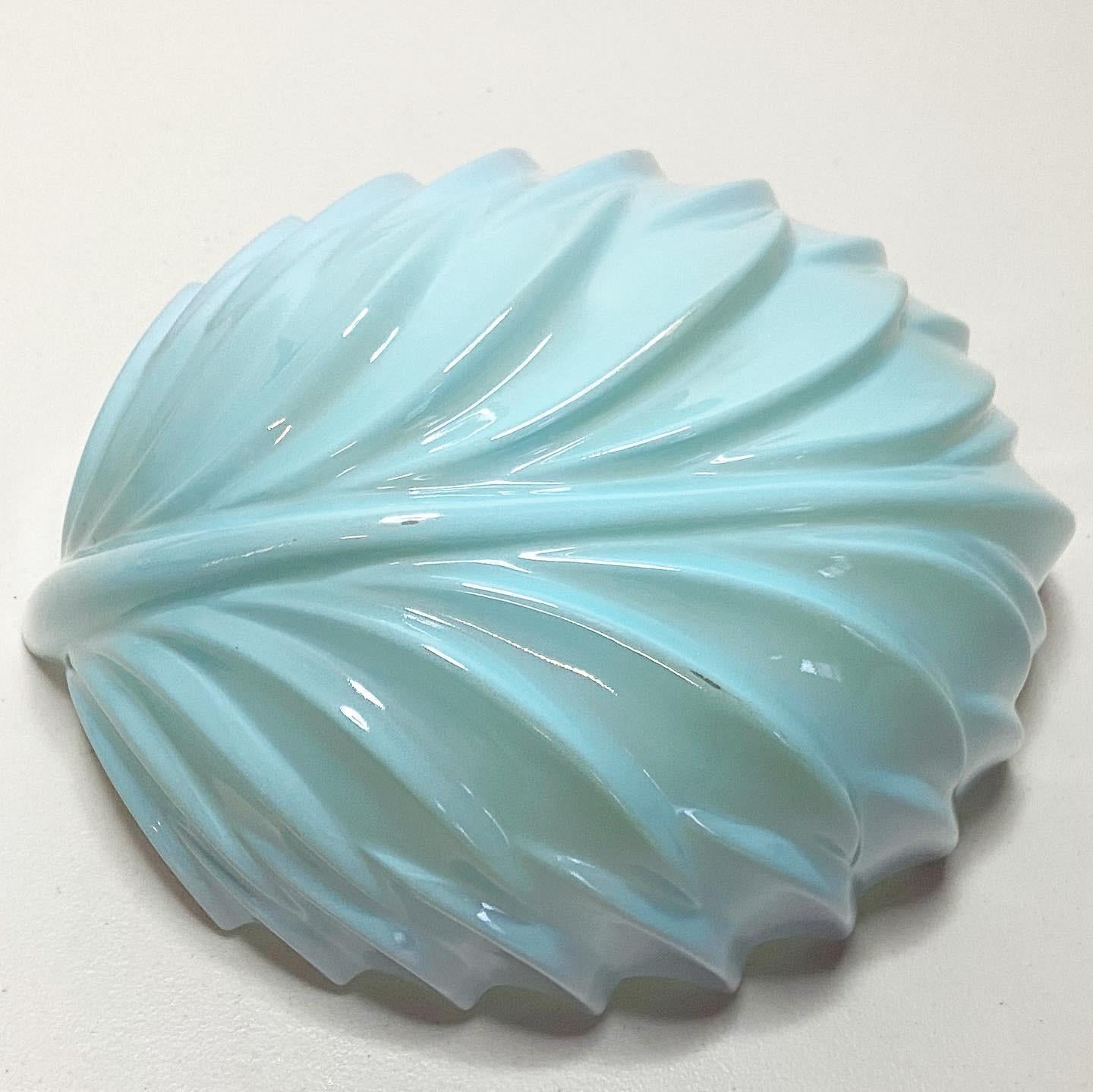 1980s Decorative Glass Leaf Serving Bowl 4