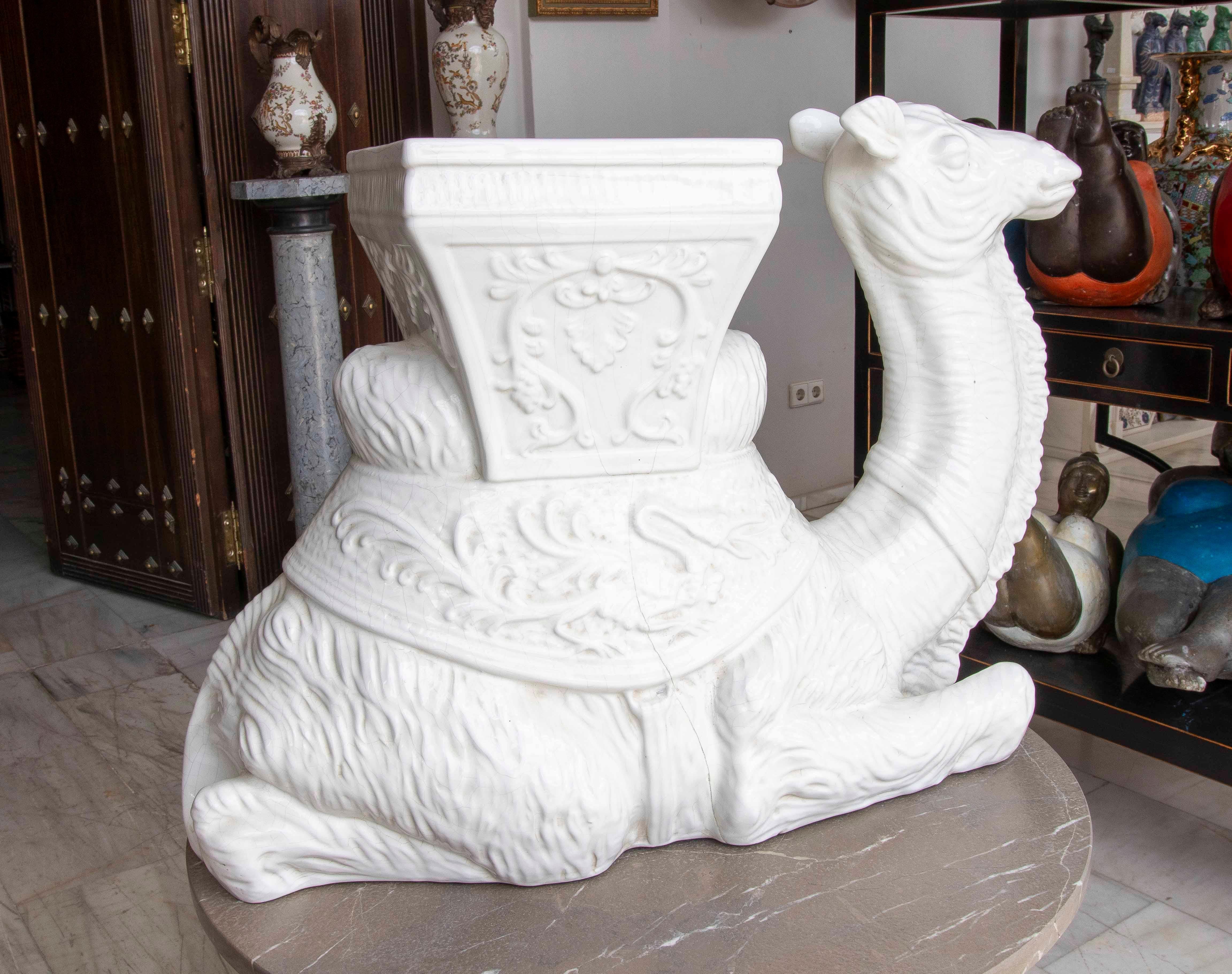 1980s Decorative Sculpture of a Lying Camel in White Glazed Ceramic In Good Condition For Sale In Marbella, ES