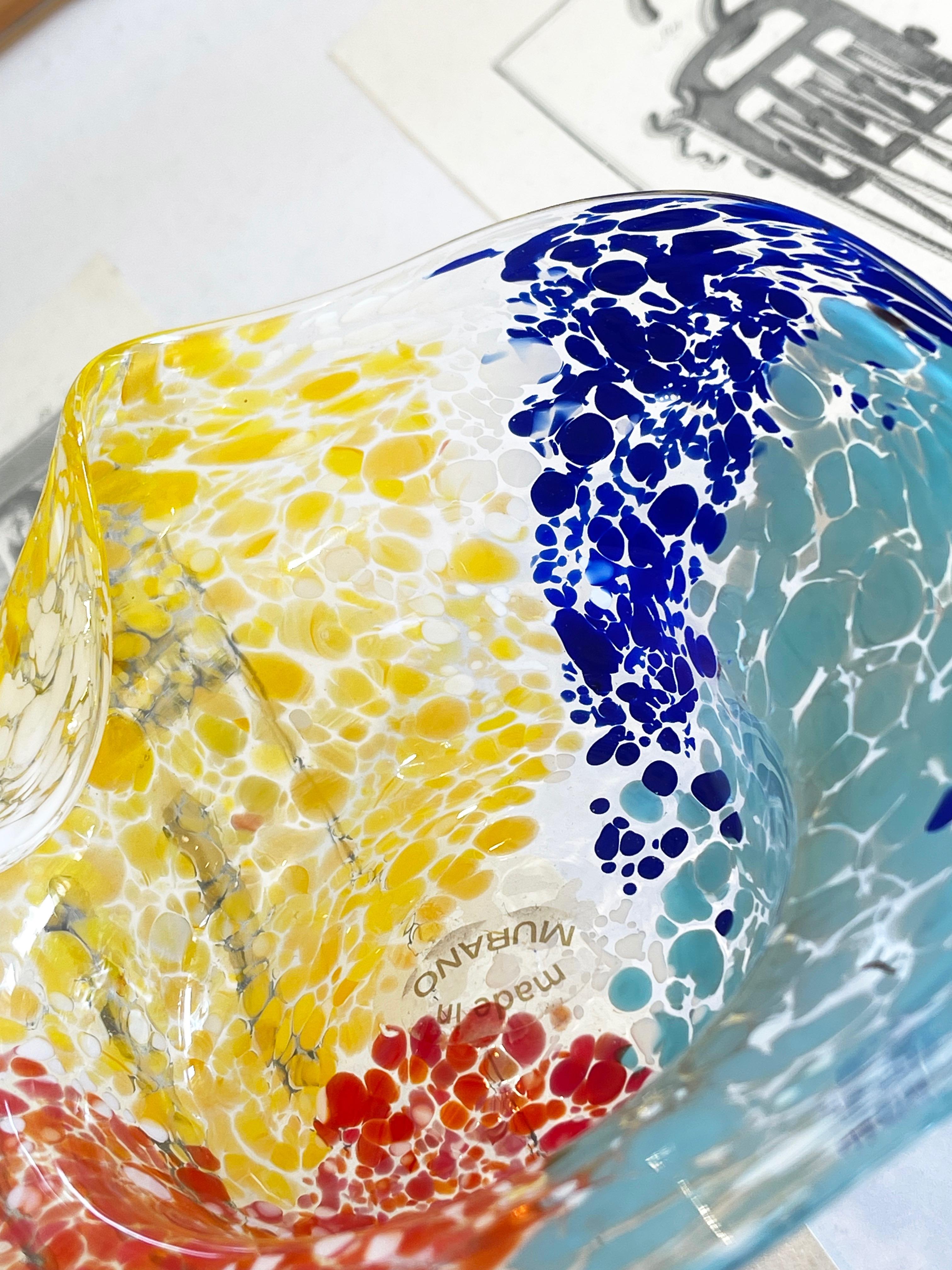 Bol Millefiori Confetti en verre de Murano délicat en forme de cœur en cuir des années 1980 en vente 1