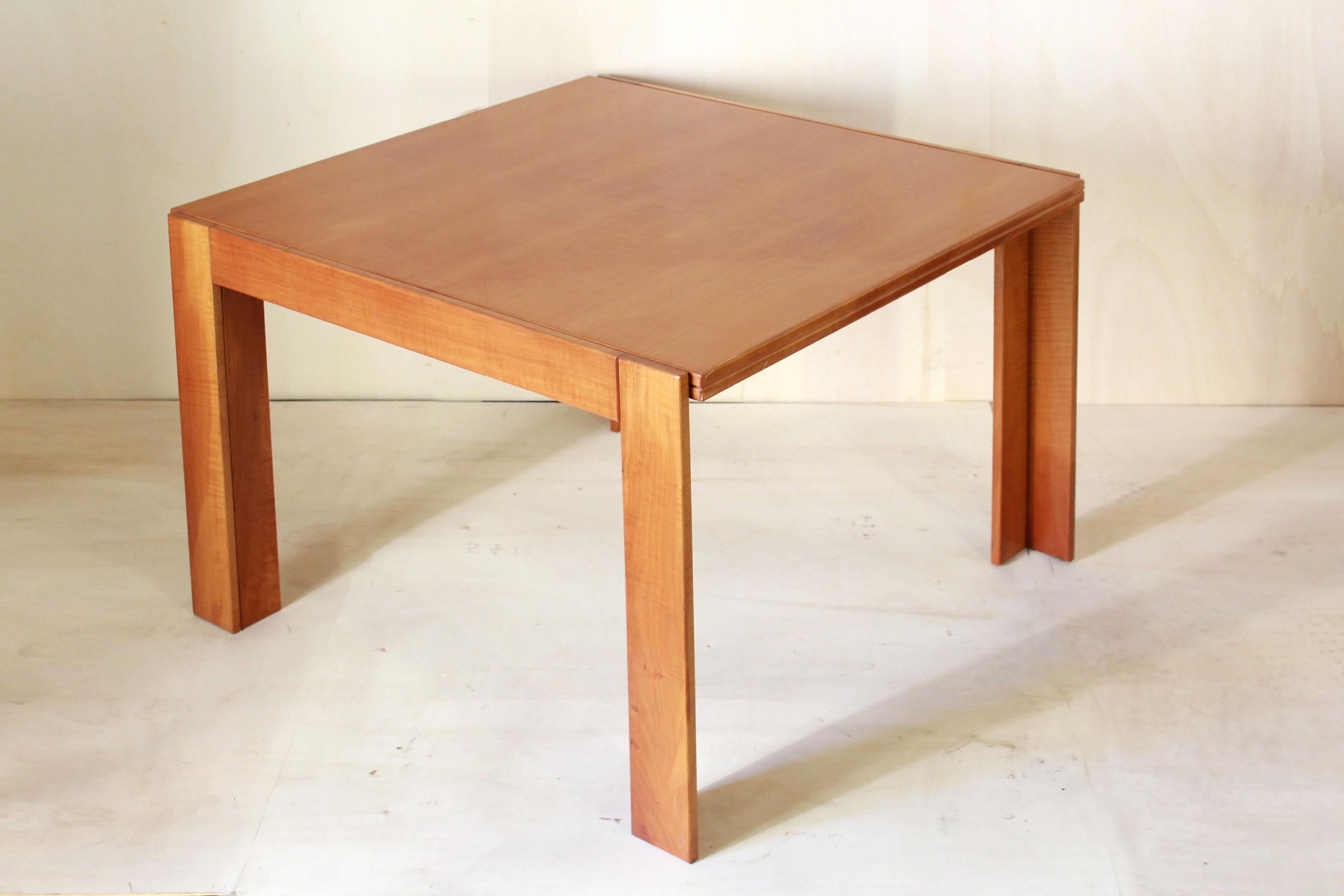 Mid-Century Modern Wood Dining Table, Afra & Tobia Scarpa for Cassina, Italy 1980s For Sale