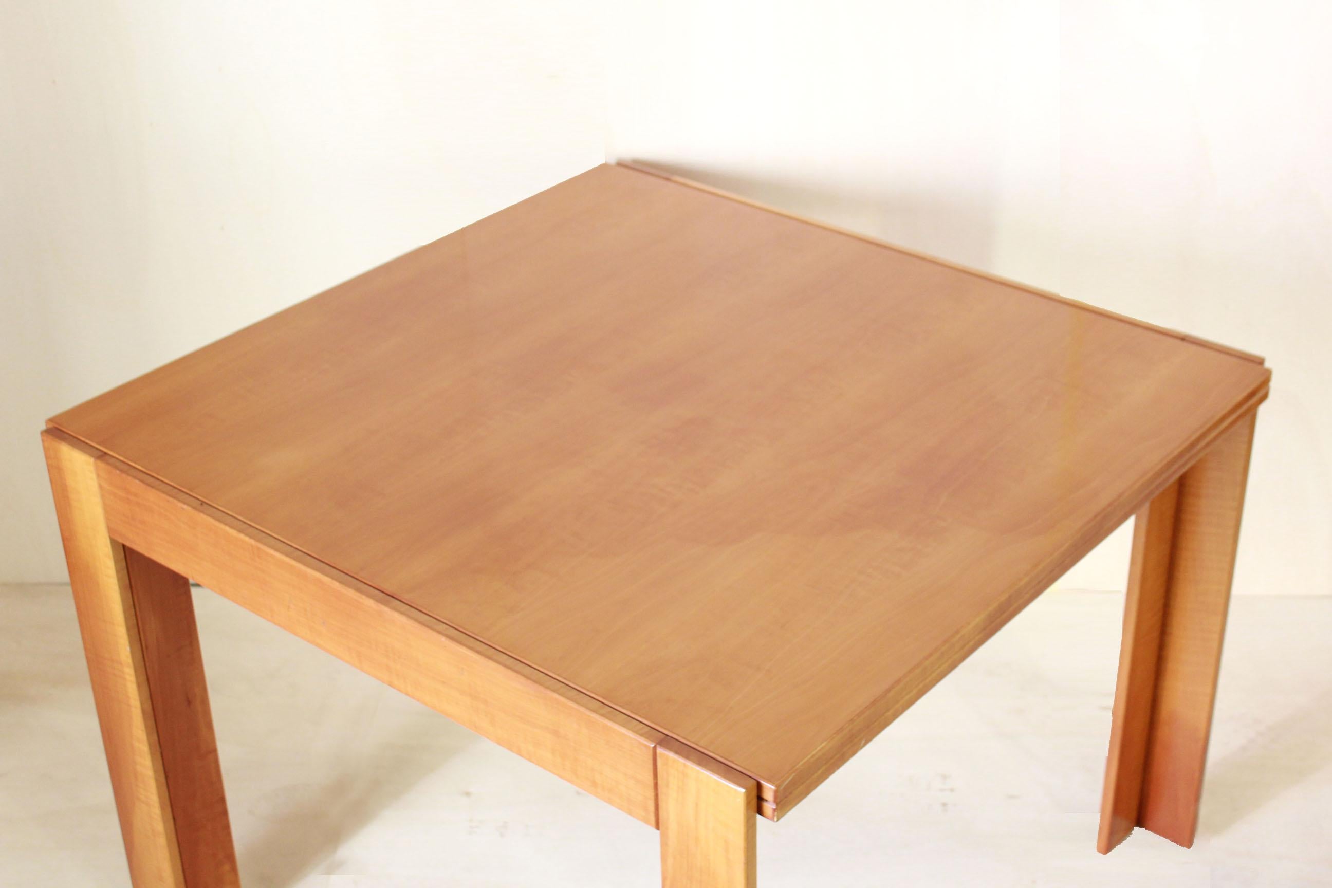 Wood Dining Table, Afra & Tobia Scarpa for Cassina, Italy 1980s In Good Condition For Sale In Ceglie Messapica, IT