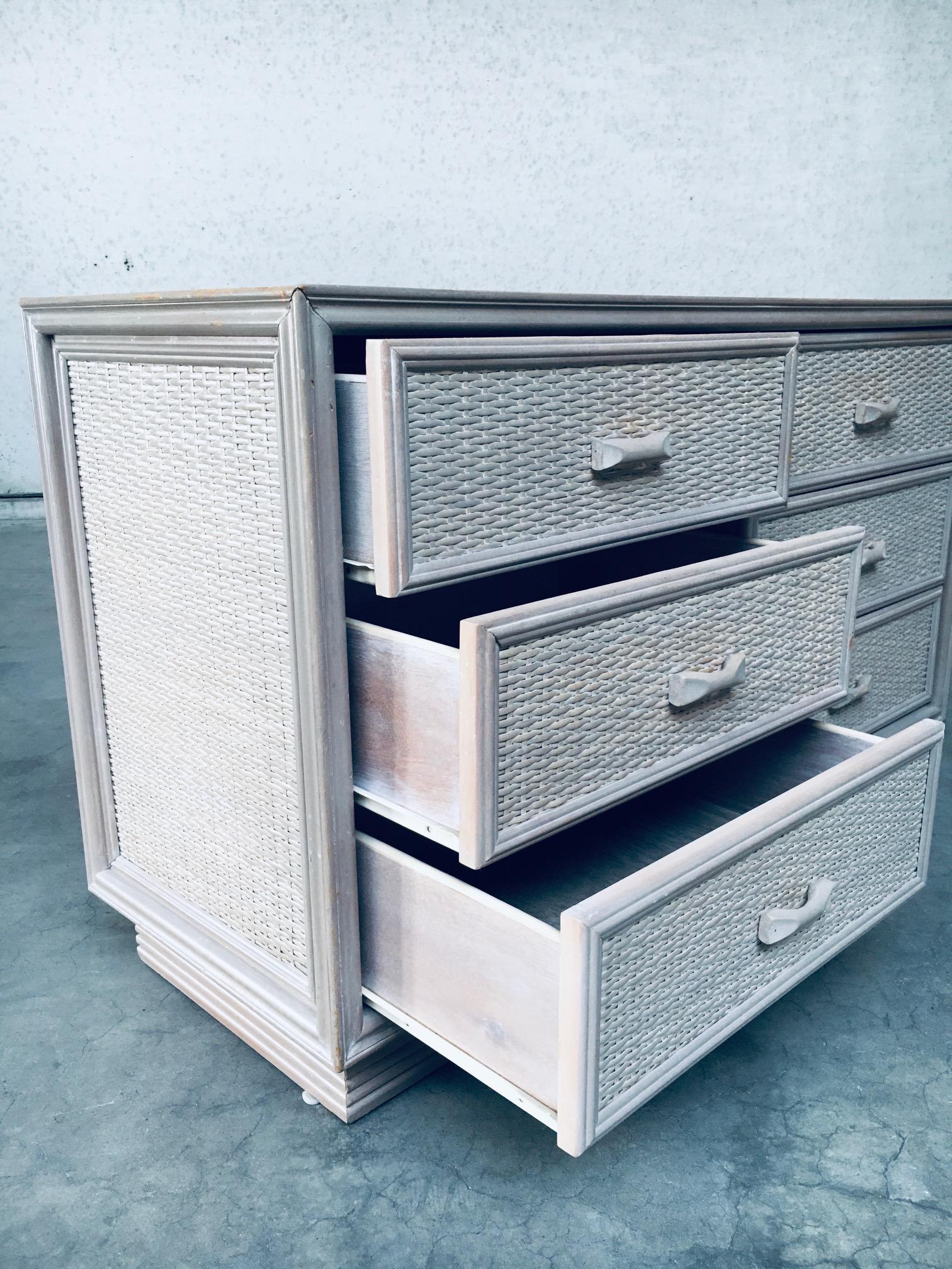 Cassettiera in rattan lavato di design anni '80 in vendita 8
