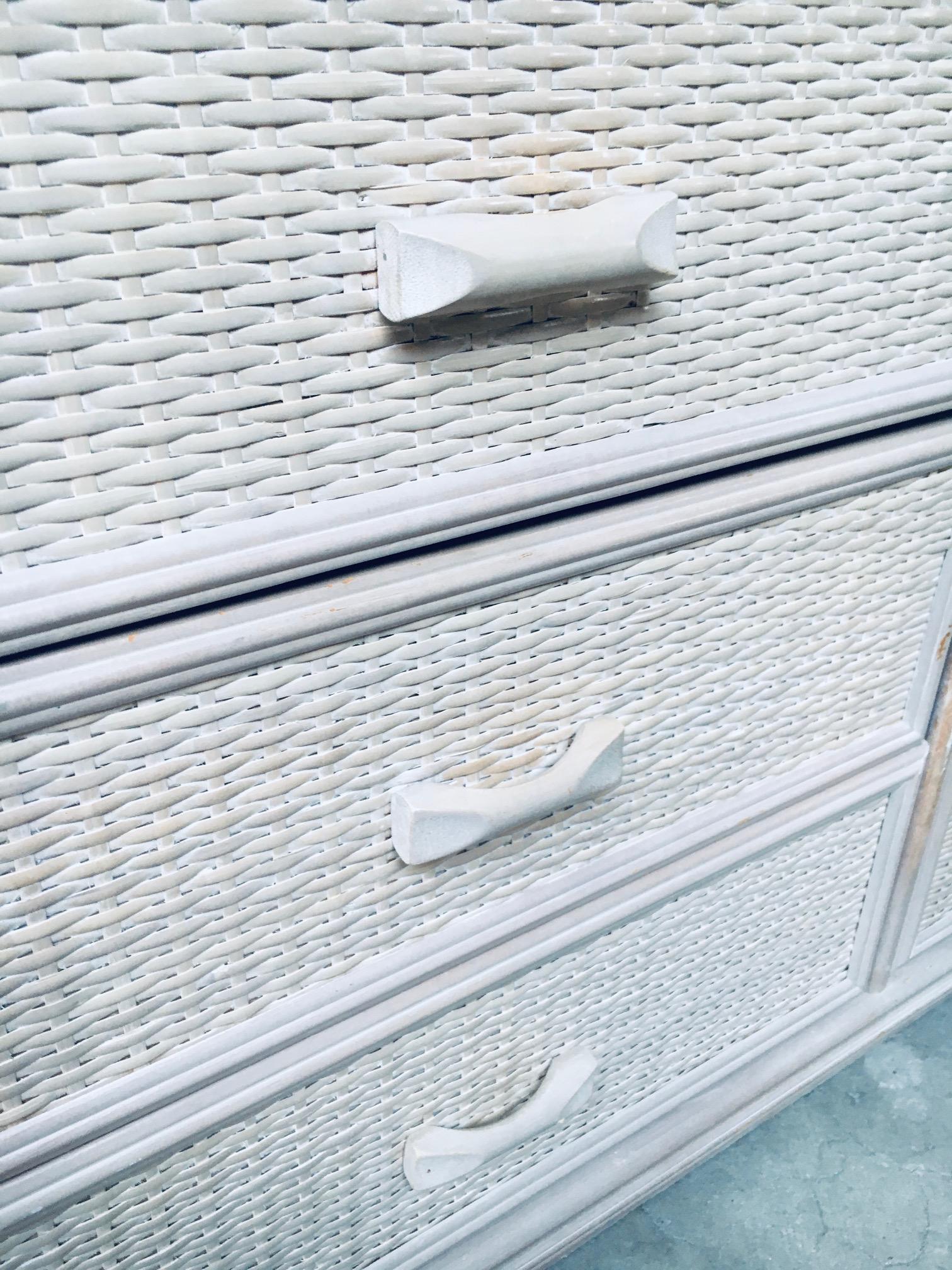 Cassettiera in rattan lavato di design anni '80 in vendita 12