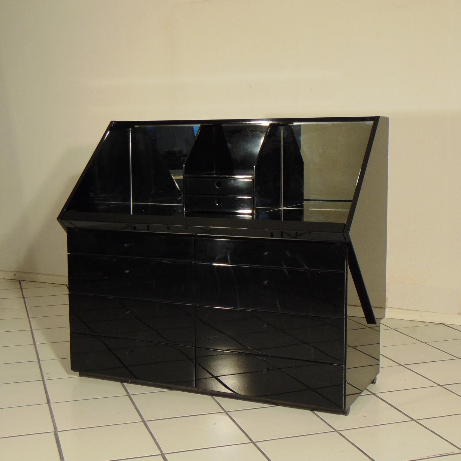 1980s Desk, Secretaire, Chest, Glossy Black Lacquer & Mirrors by Sormani, Italy In Good Condition In Arosio, IT