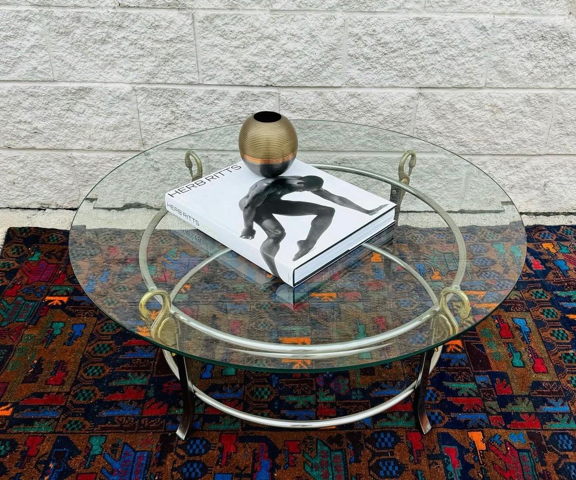 Fine XX secolo Tavolino da caffè DIA anni '80 con piano in vetro e cigno in ottone in vendita