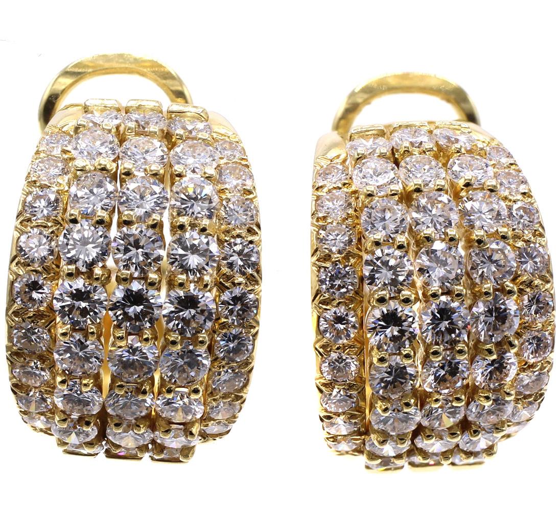 Fermagli per orecchie in oro 18 carati con diamante degli anni '80 In condizioni ottime in vendita a New York, NY