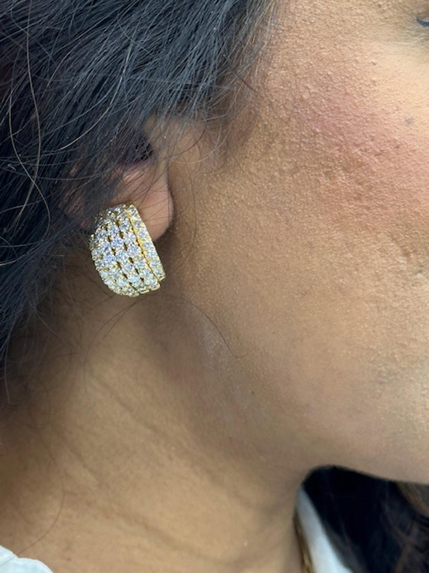 Fermagli per orecchie in oro 18 carati con diamante degli anni '80 in vendita 1