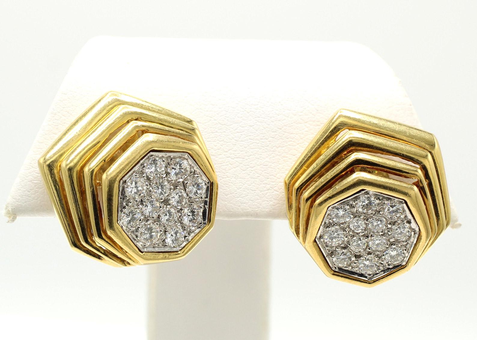 Taglio rotondo Clip per orecchie in oro giallo 18 carati con diamante degli anni '80 in vendita