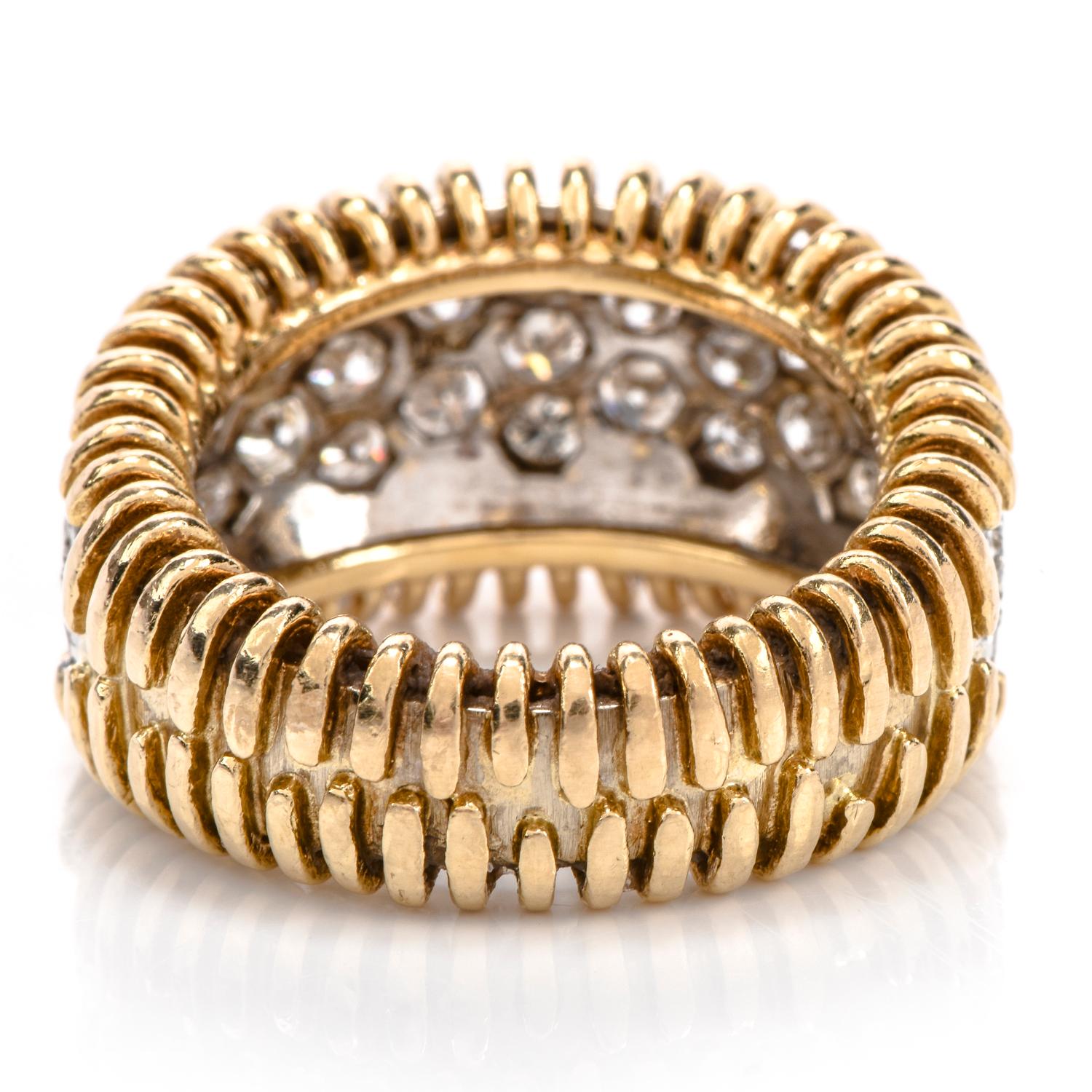 1980er Jahre Diamant 18 Karat Gold Cluster strukturierte breite Band Ring (Rundschliff)