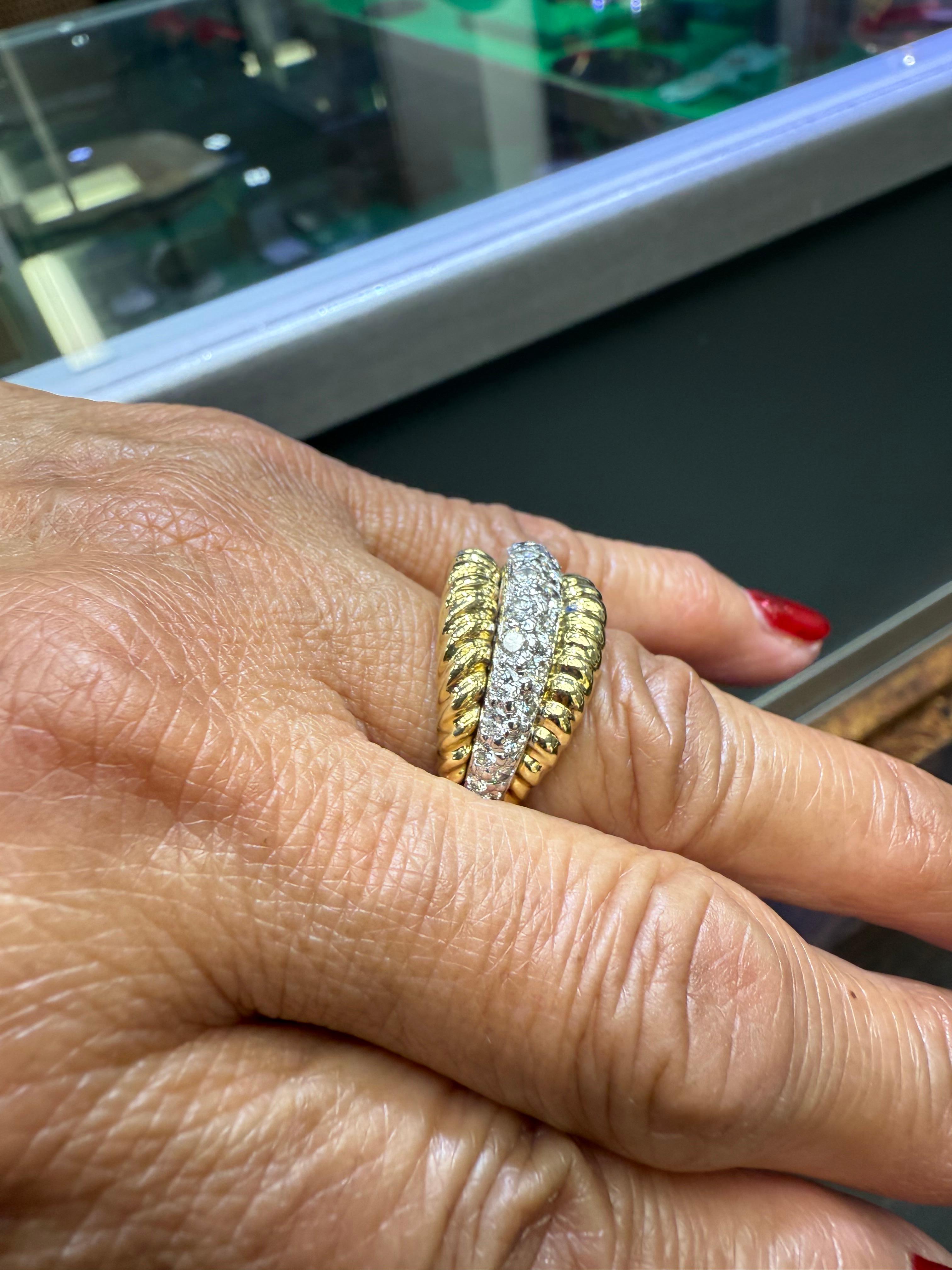 Contemporaneo Anello a cupola con diamante 18 carati bicolore degli anni '80 in vendita