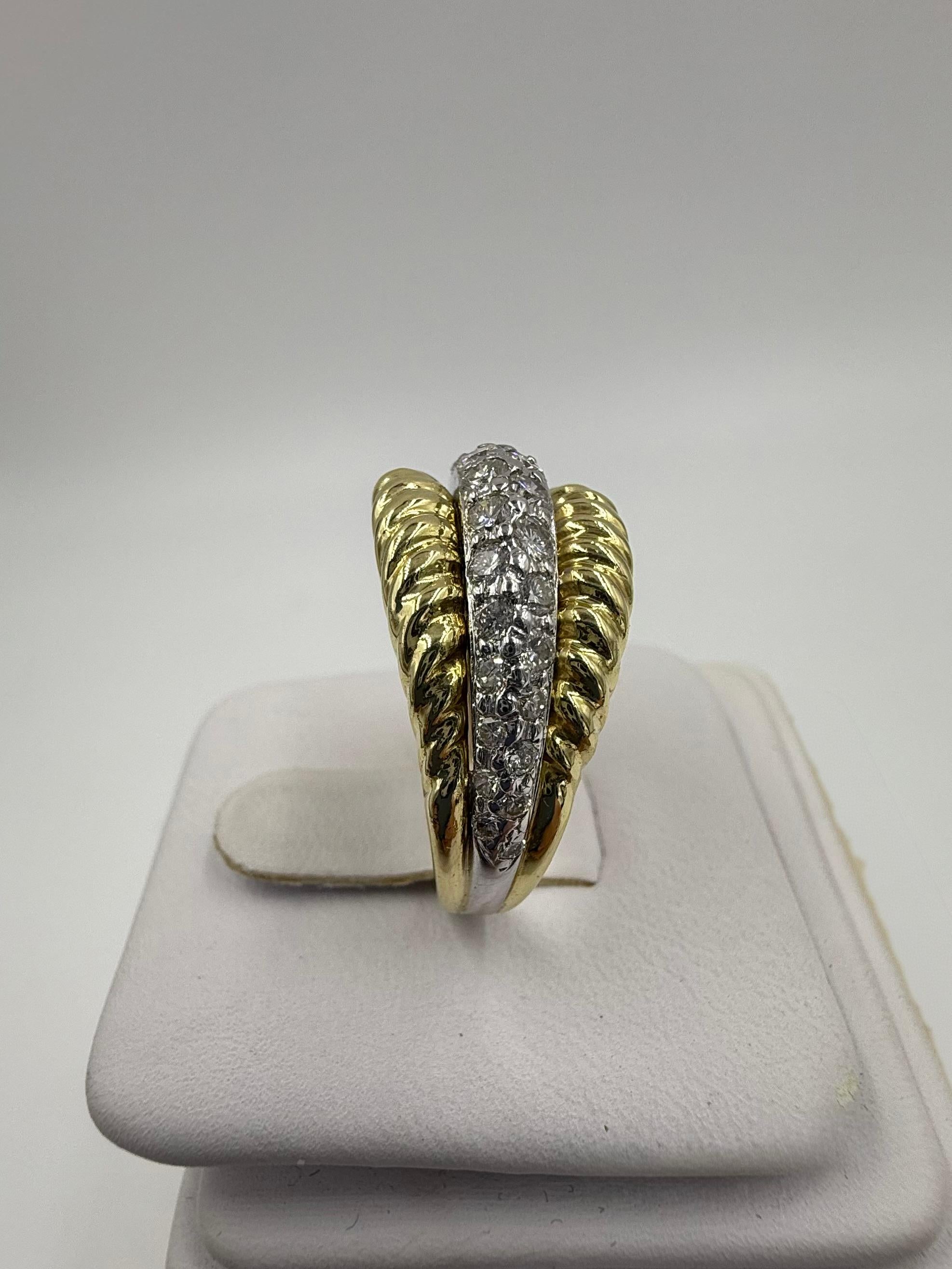 Anello a cupola con diamante 18 carati bicolore degli anni '80 in vendita 1