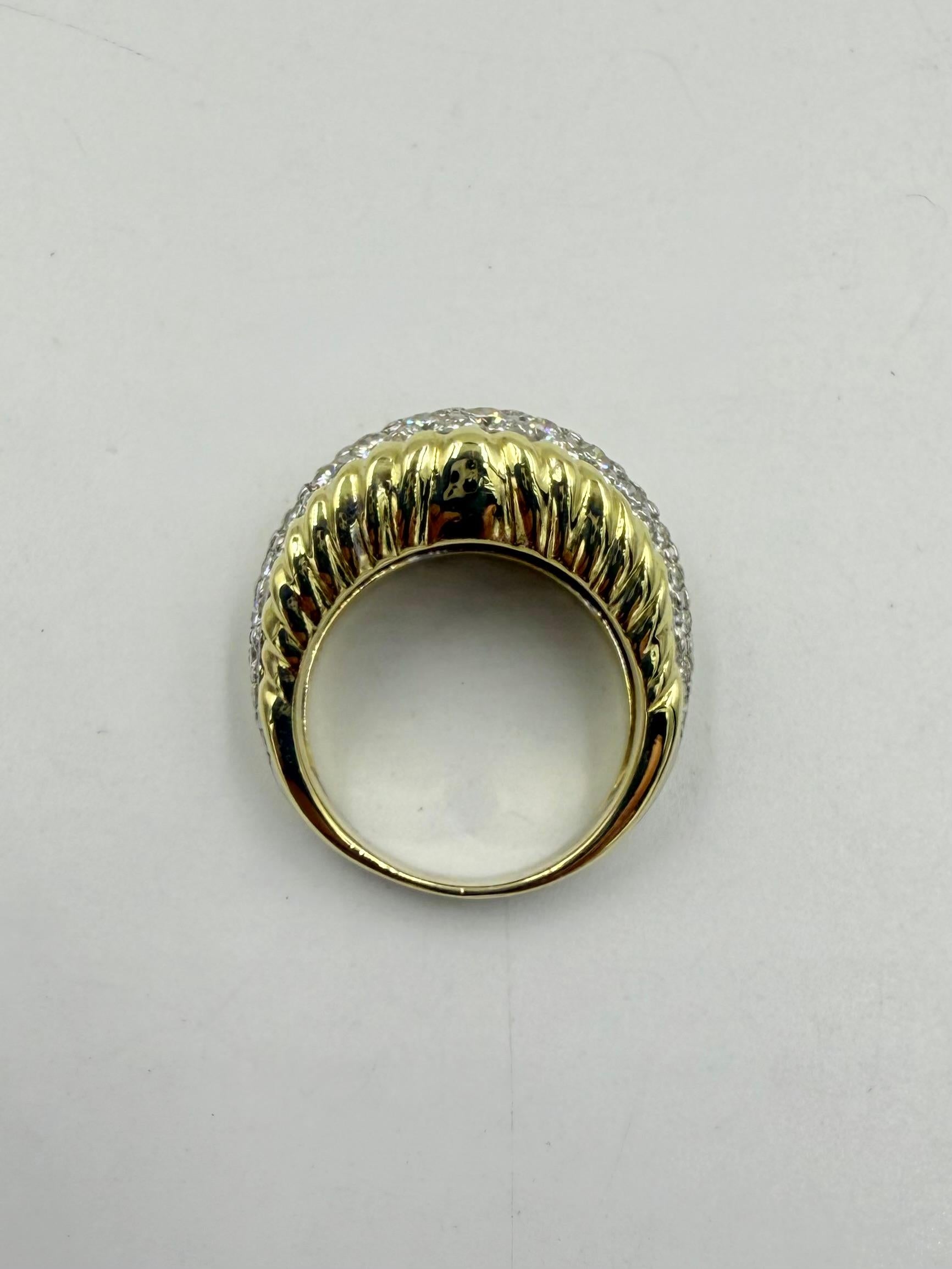 Anello a cupola con diamante 18 carati bicolore degli anni '80 in vendita 2