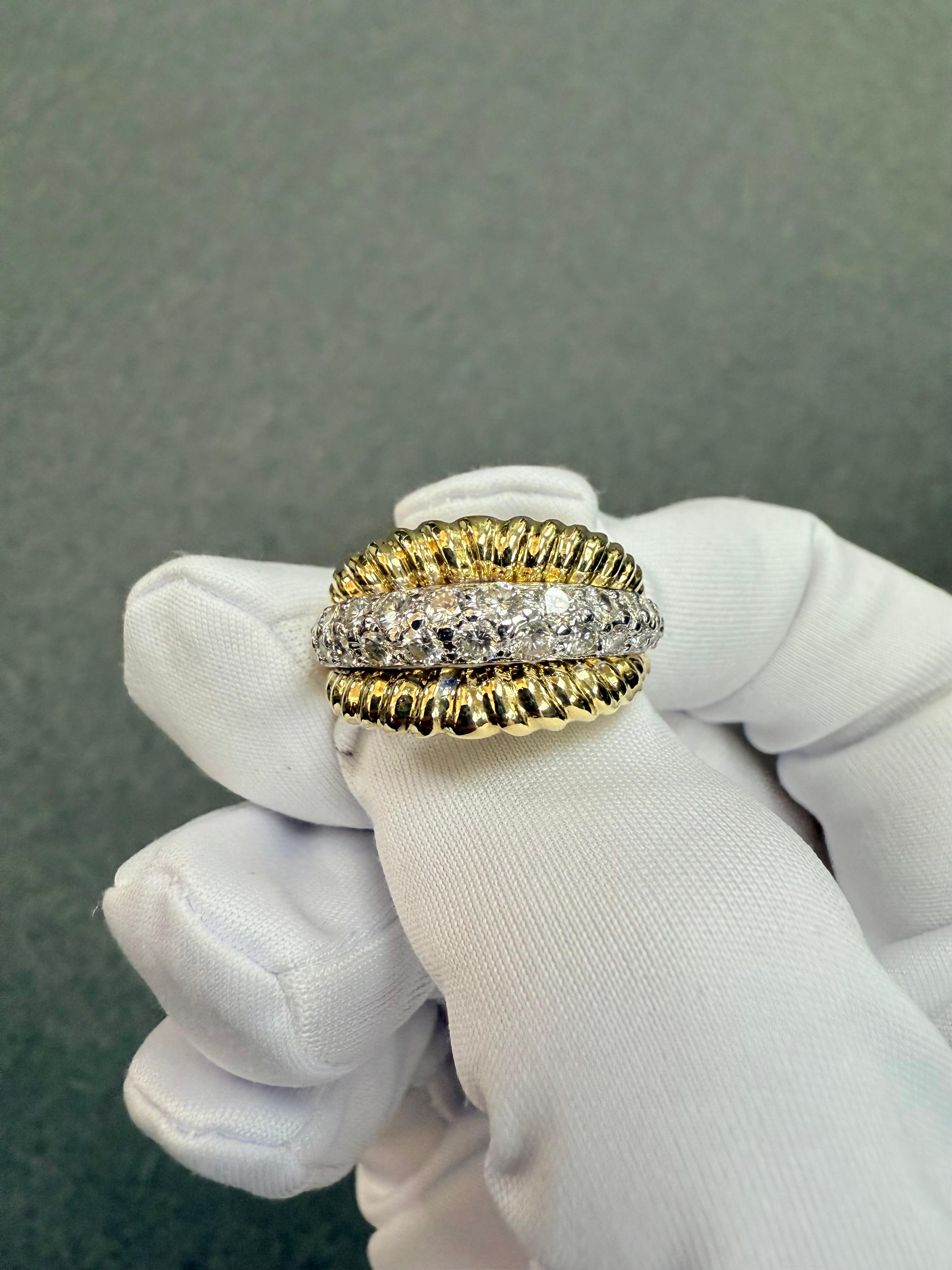 Anello a cupola con diamante 18 carati bicolore degli anni '80 in vendita 3