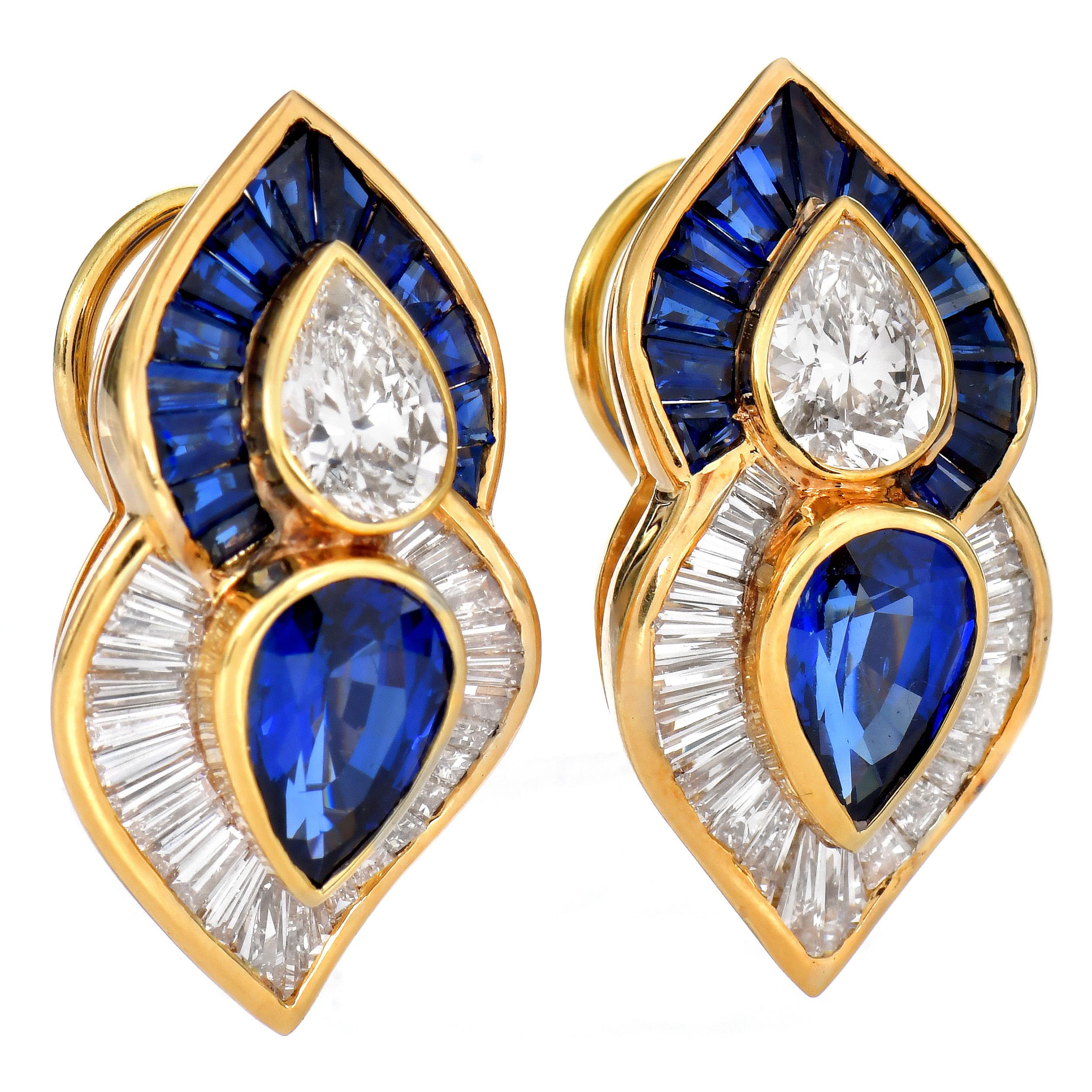 Sophistiquées et sculpturales, ces boucles d'oreilles en or jaune 18 carats de l'époque des années 1980 présentent un mélange saisissant de saphirs naturels et de diamants brillants totalisant 8,75 carats. Chaque boucle d'oreille comprend deux