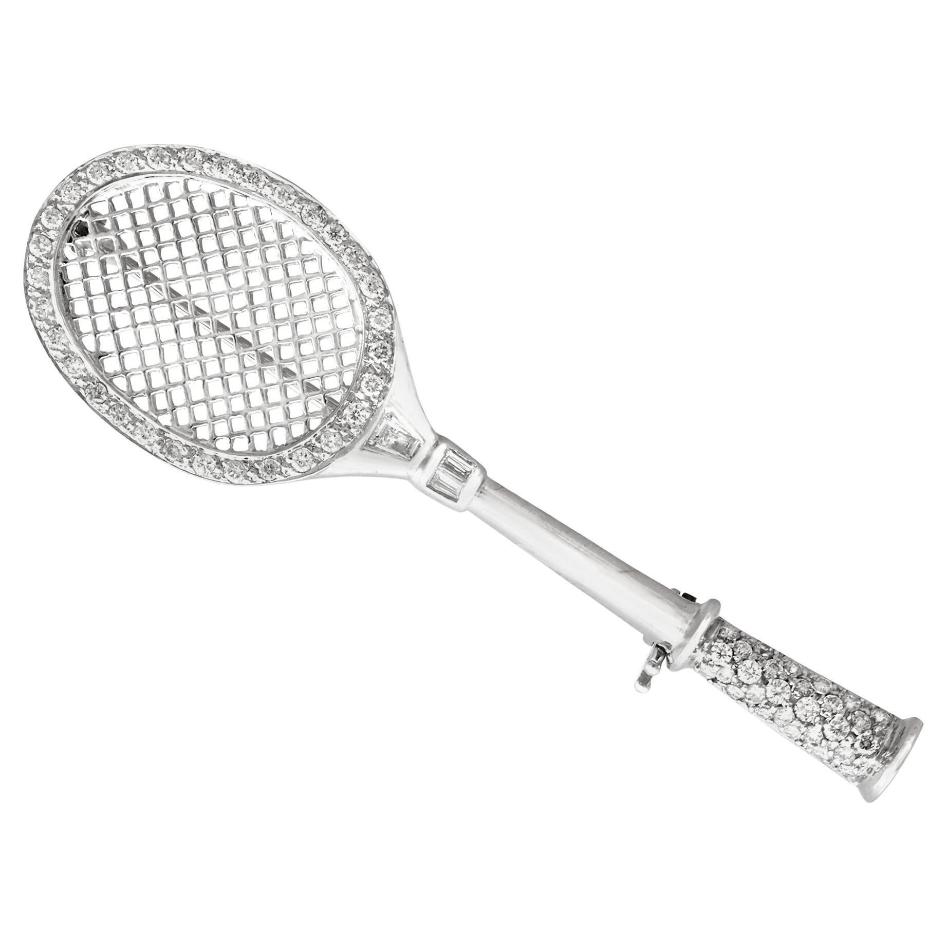 Spilla a forma di racchetta da badminton in oro bianco e diamanti degli anni '80