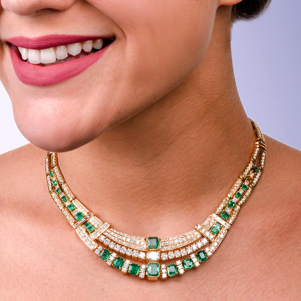 Art Deco 1980s Diamond Emerald 18 Karat Yellow Gold Link Necklace