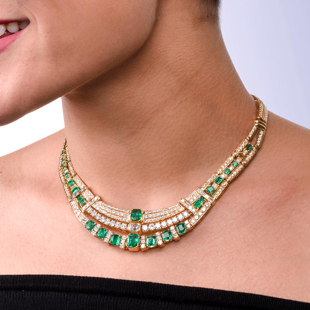 1980s Diamond Emerald 18 Karat Yellow Gold Link Necklace 4