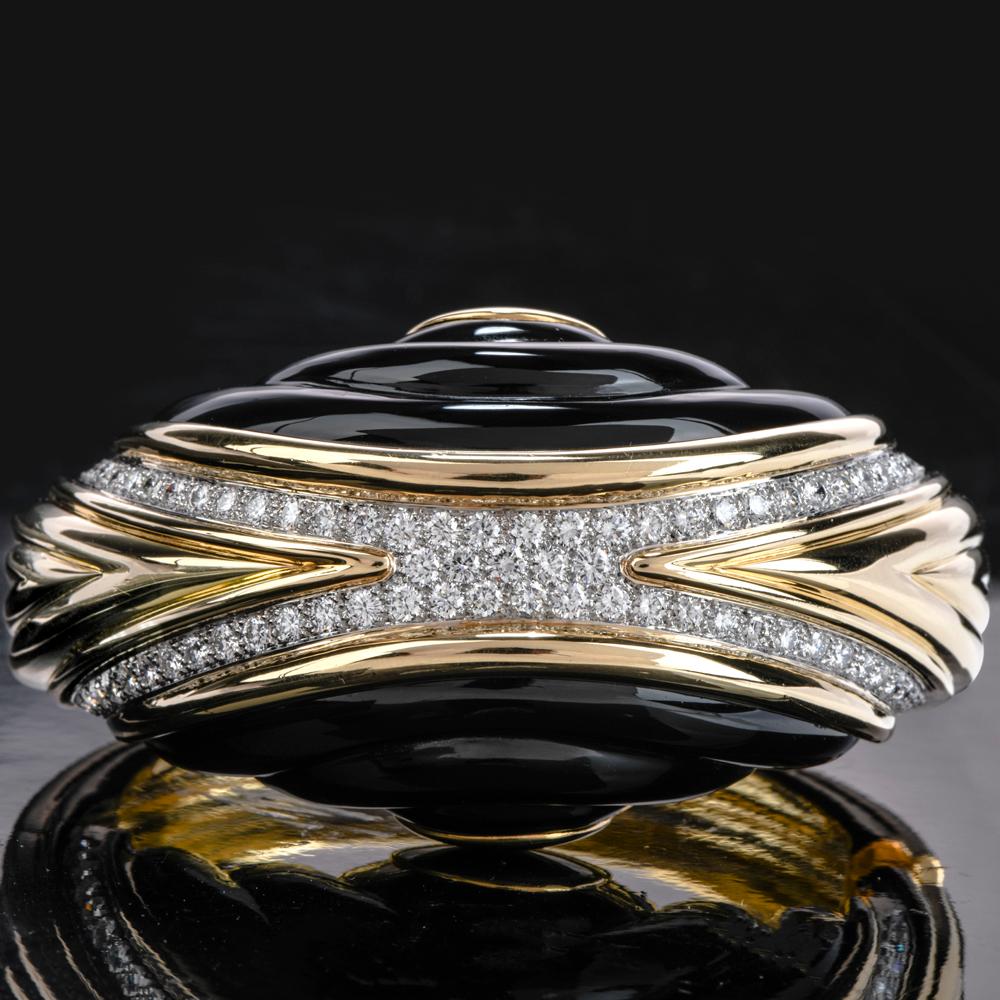 1980s Diamond Onyx 18 Karat Gold Large Wide Bangle Bracelet For Sale 1