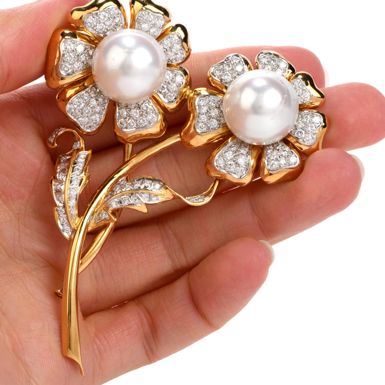 1980s Diamond Pearl 18 Karat Gold Double Flower Pin Brooch In Excellent Condition For Sale In Miami, FL