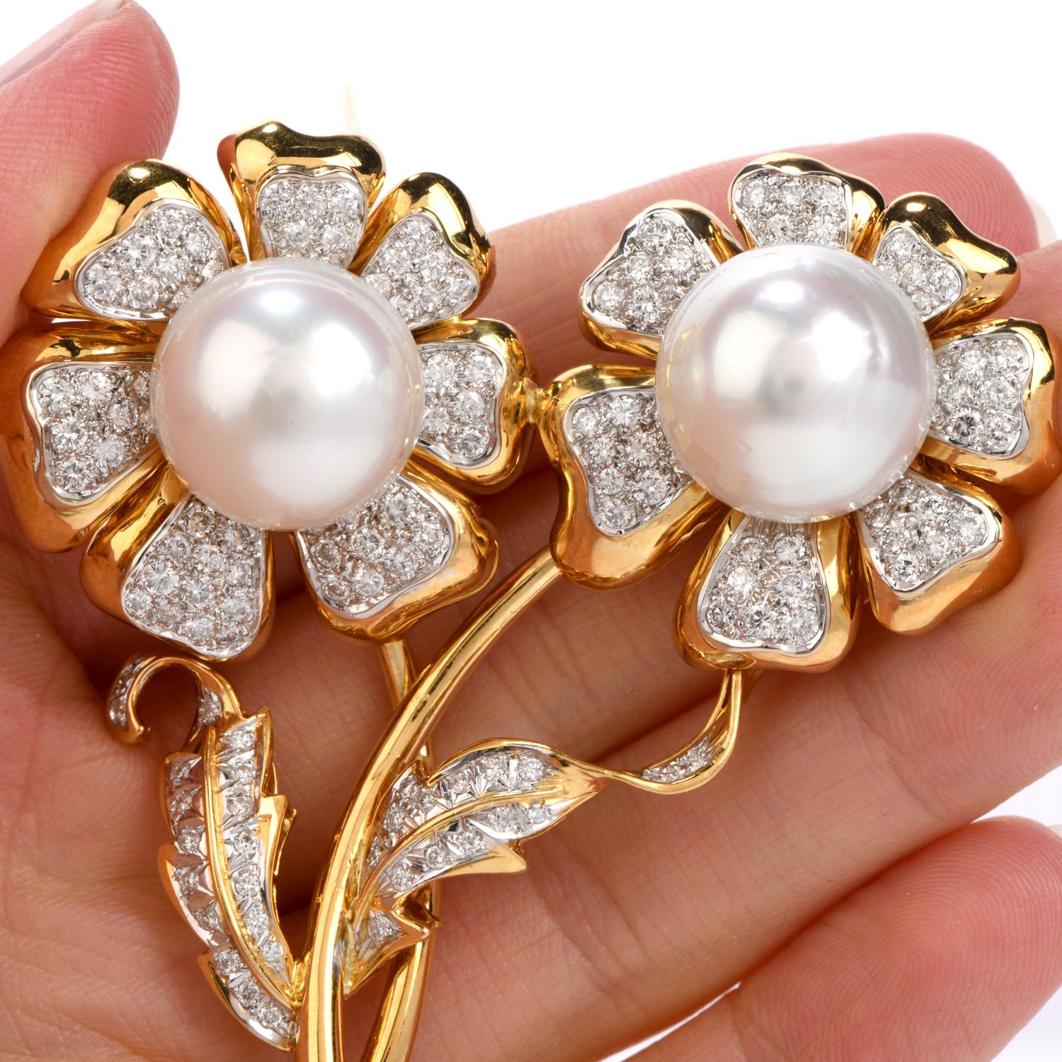 Women's 1980s Diamond Pearl 18 Karat Gold Double Flower Pin Brooch For Sale