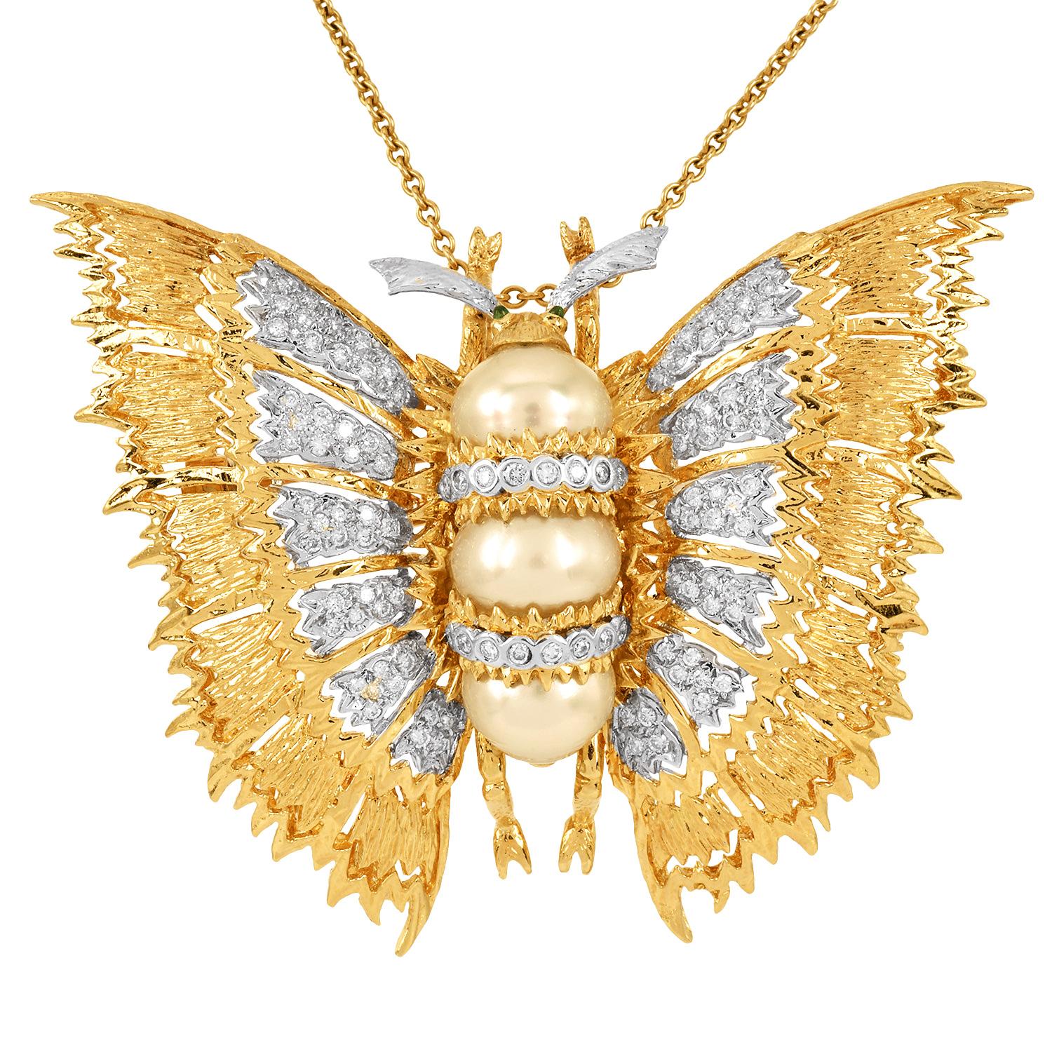 Pendentif broche papillon en or 18K des années 1980 avec diamants, perles et émeraudes en vente 1
