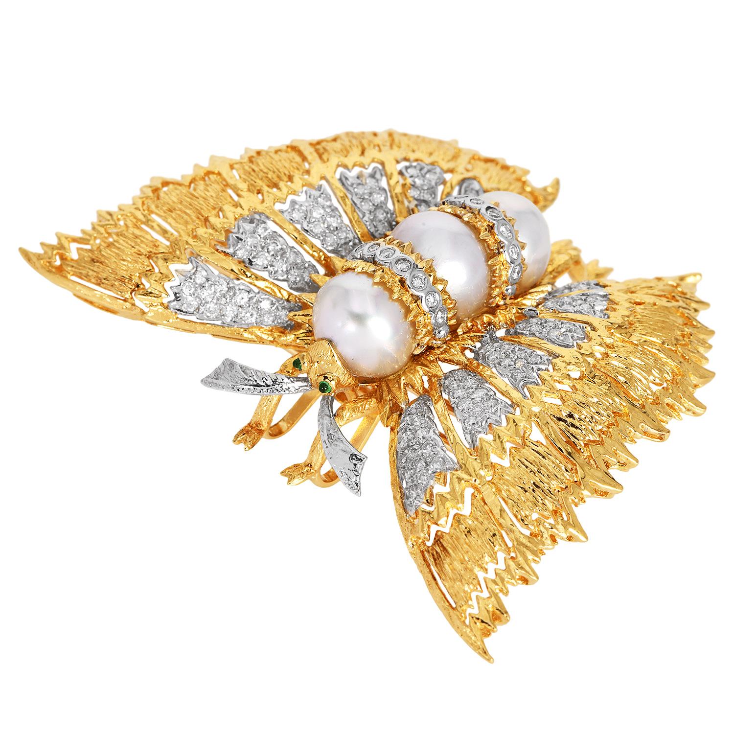 Pendentif broche papillon en or 18K des années 1980 avec diamants, perles et émeraudes en vente 2